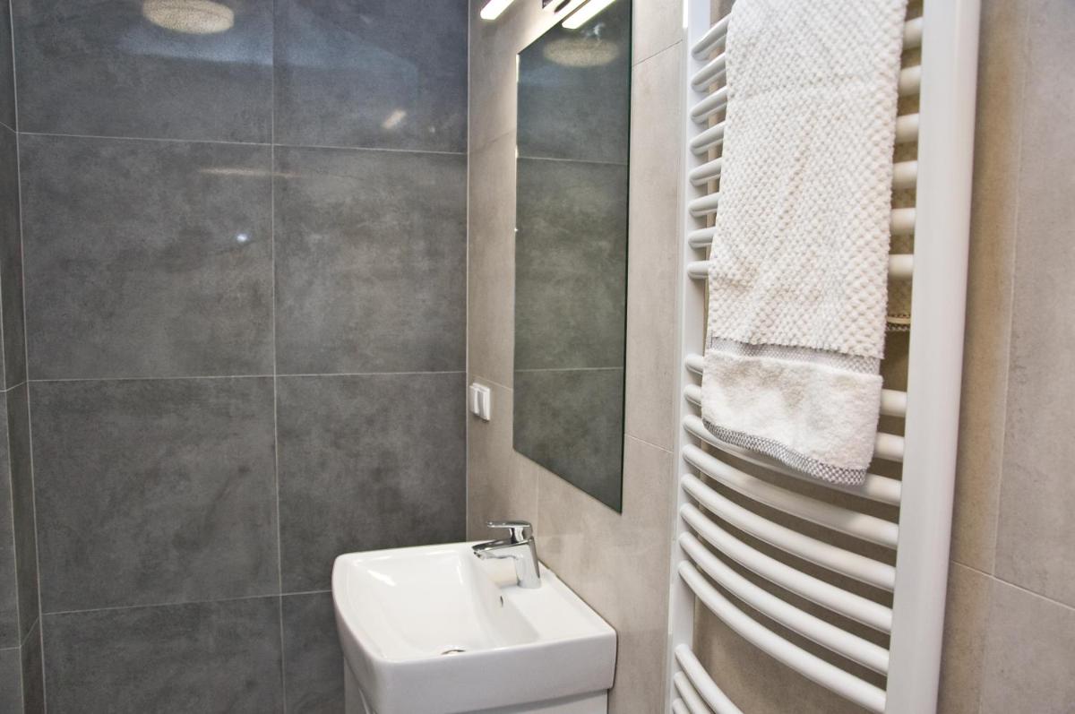 Standard Double Room - Photo 8