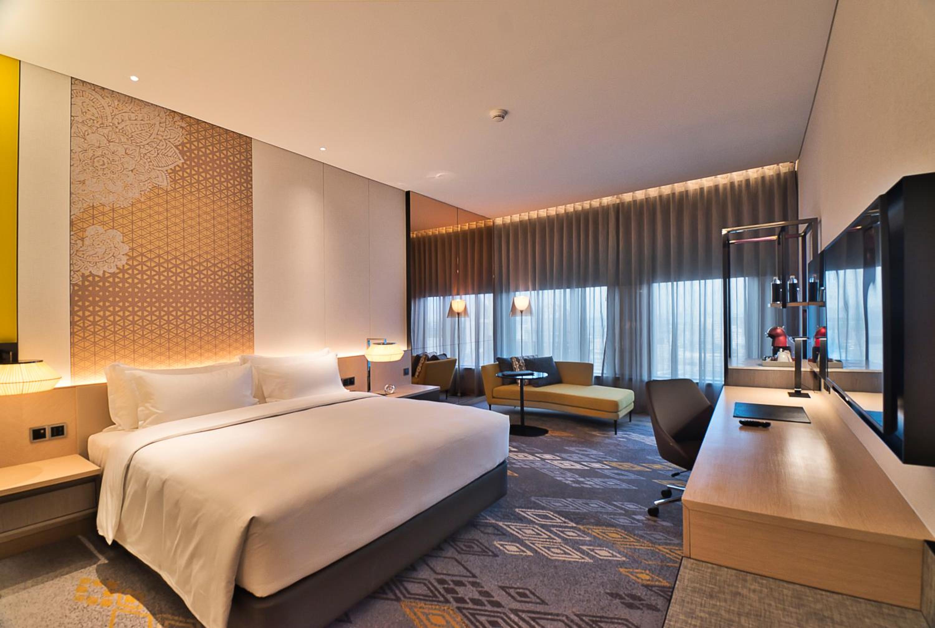 Deluxe King Room - Photo 2