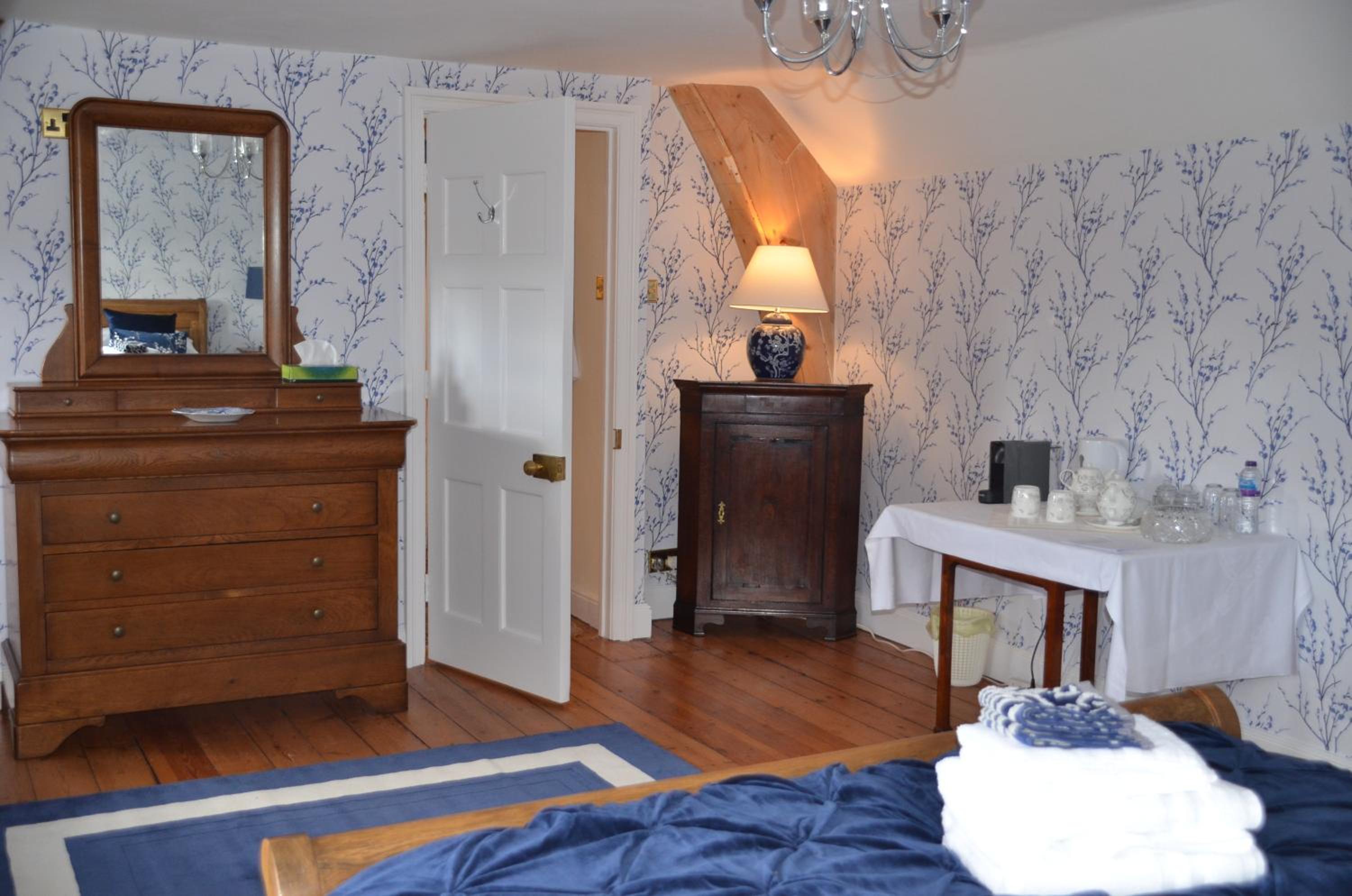 Deluxe King Room - Photo 15