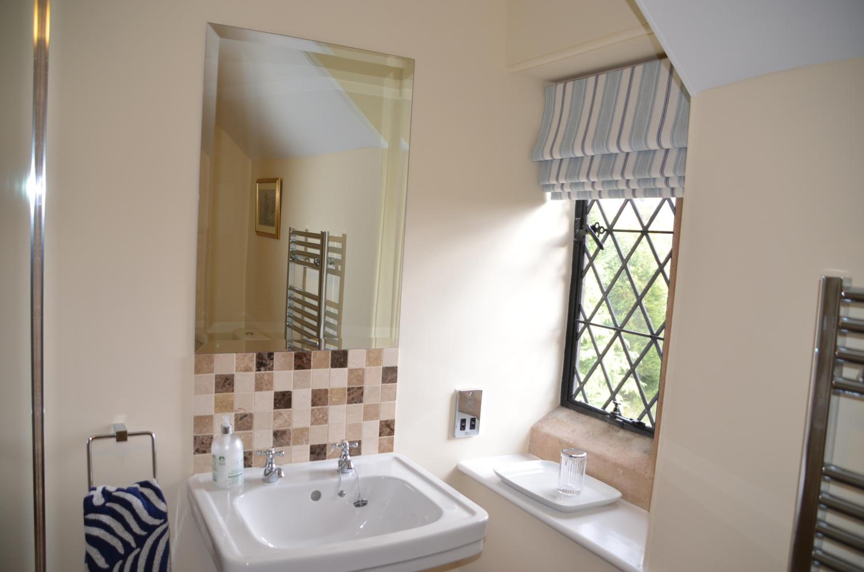 Deluxe King Room - Photo 18