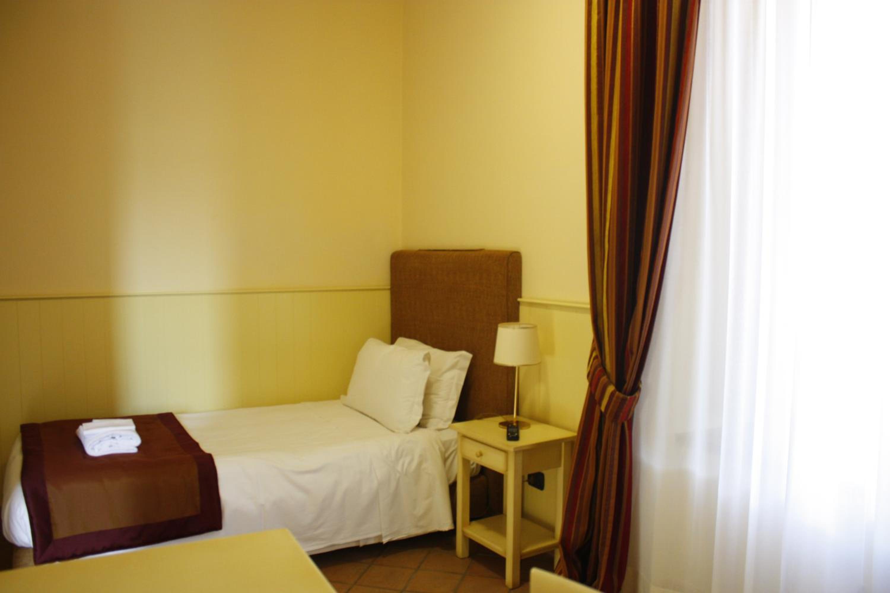 Large Single Room photo 3