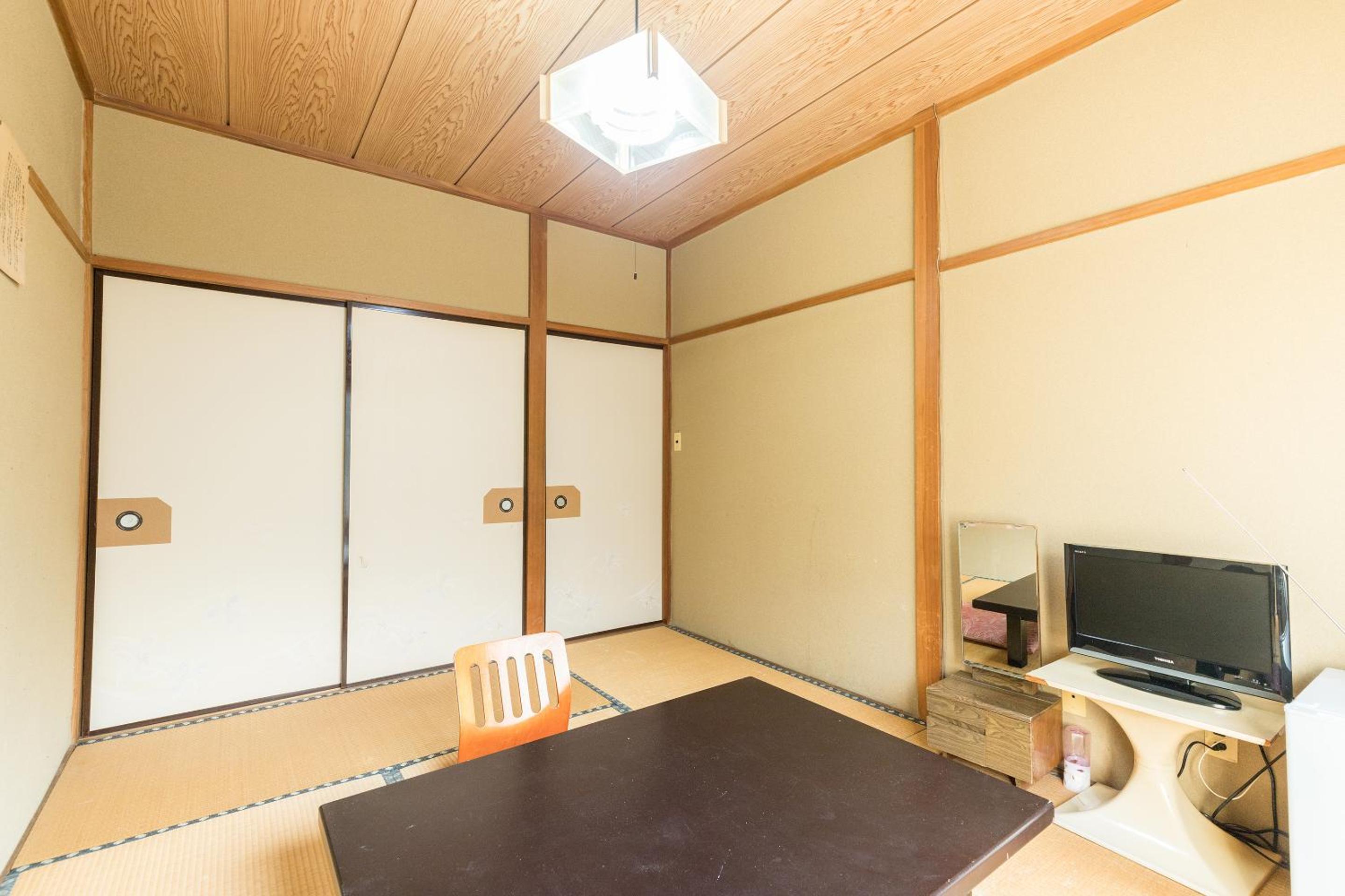 Japanese-Style Twin Room with Shared Bathroom - Smoking - Photo 2