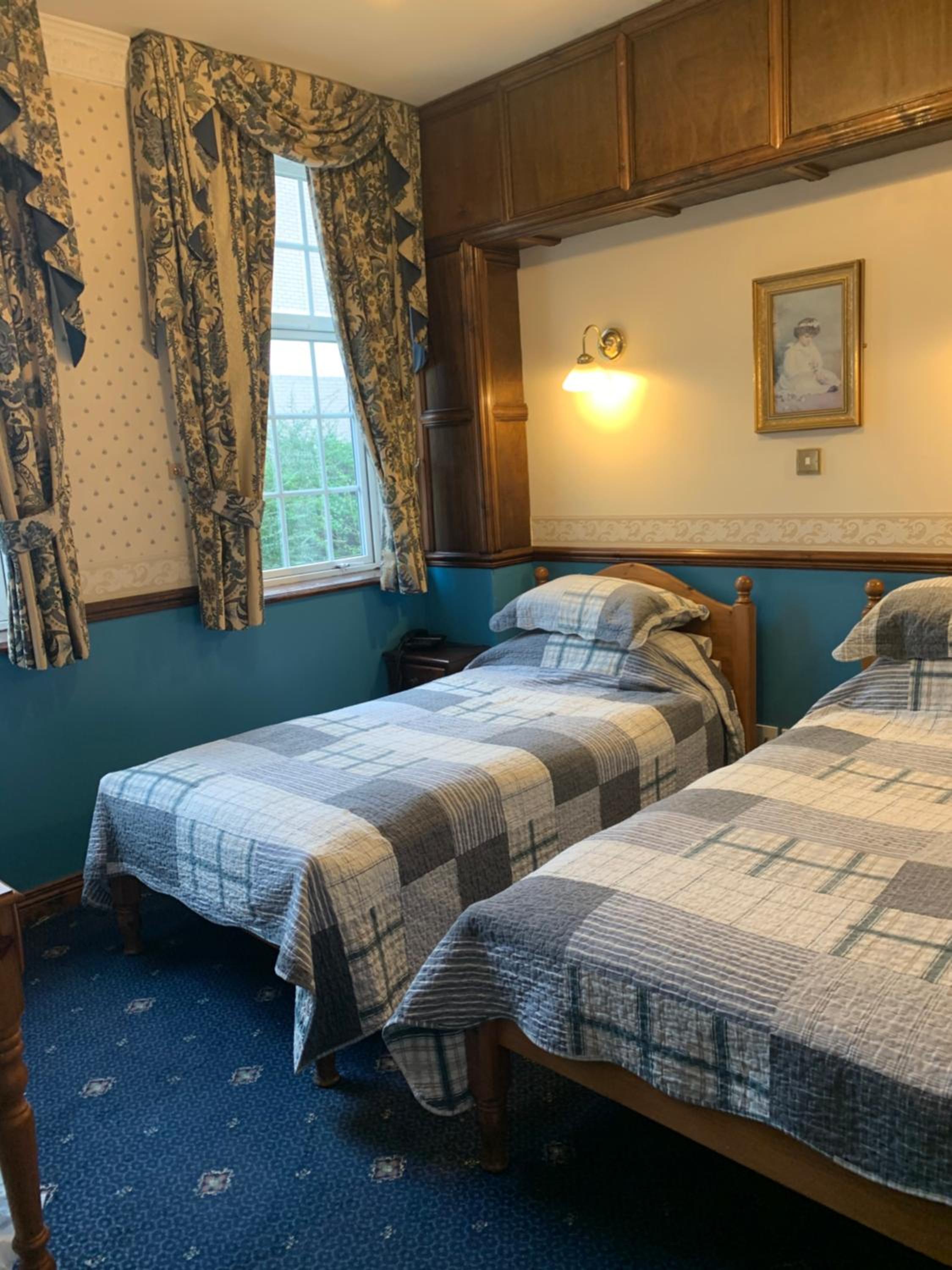 Standard Twin Room - Photo 2