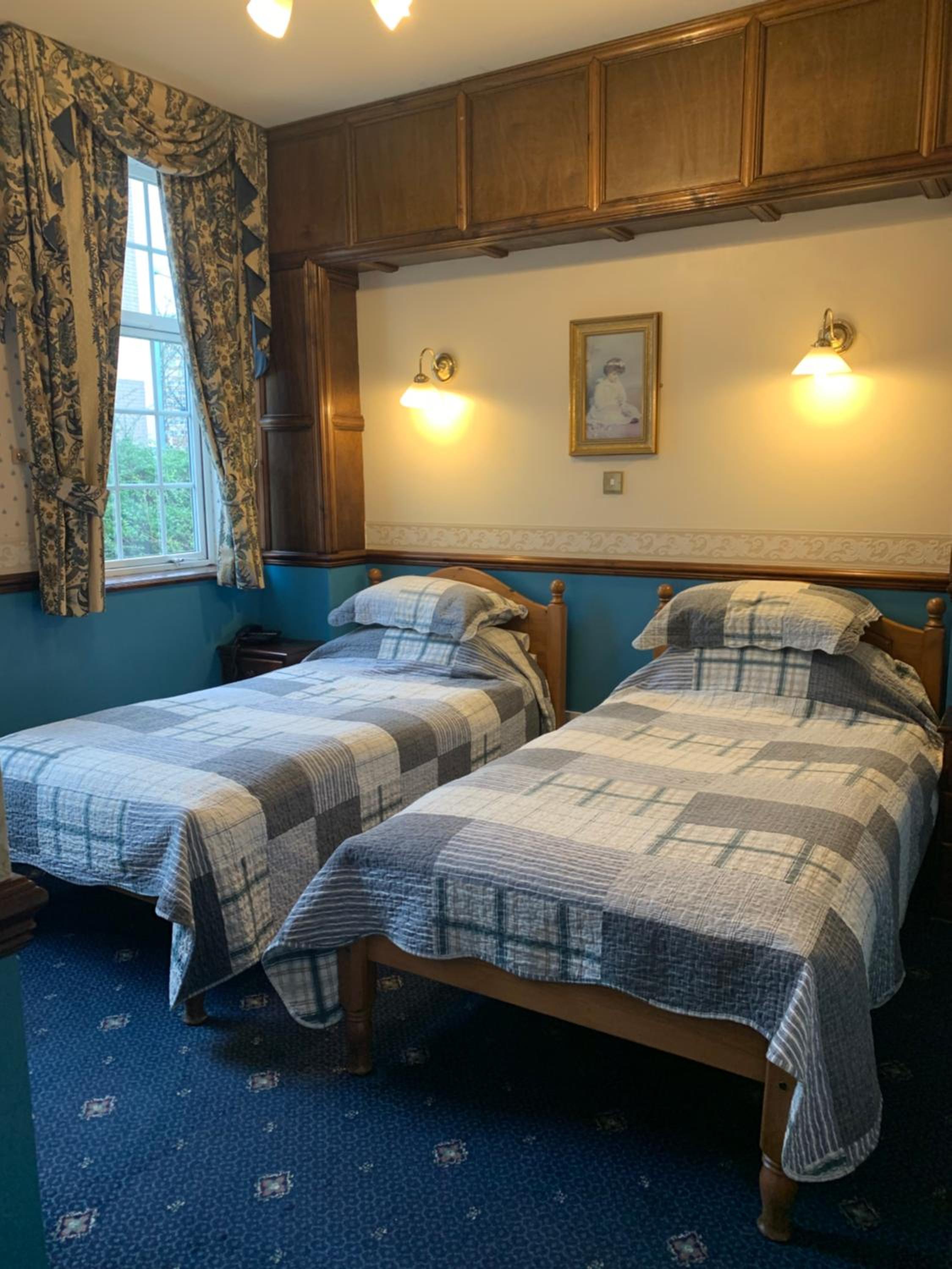 Standard Twin Room - Photo 3
