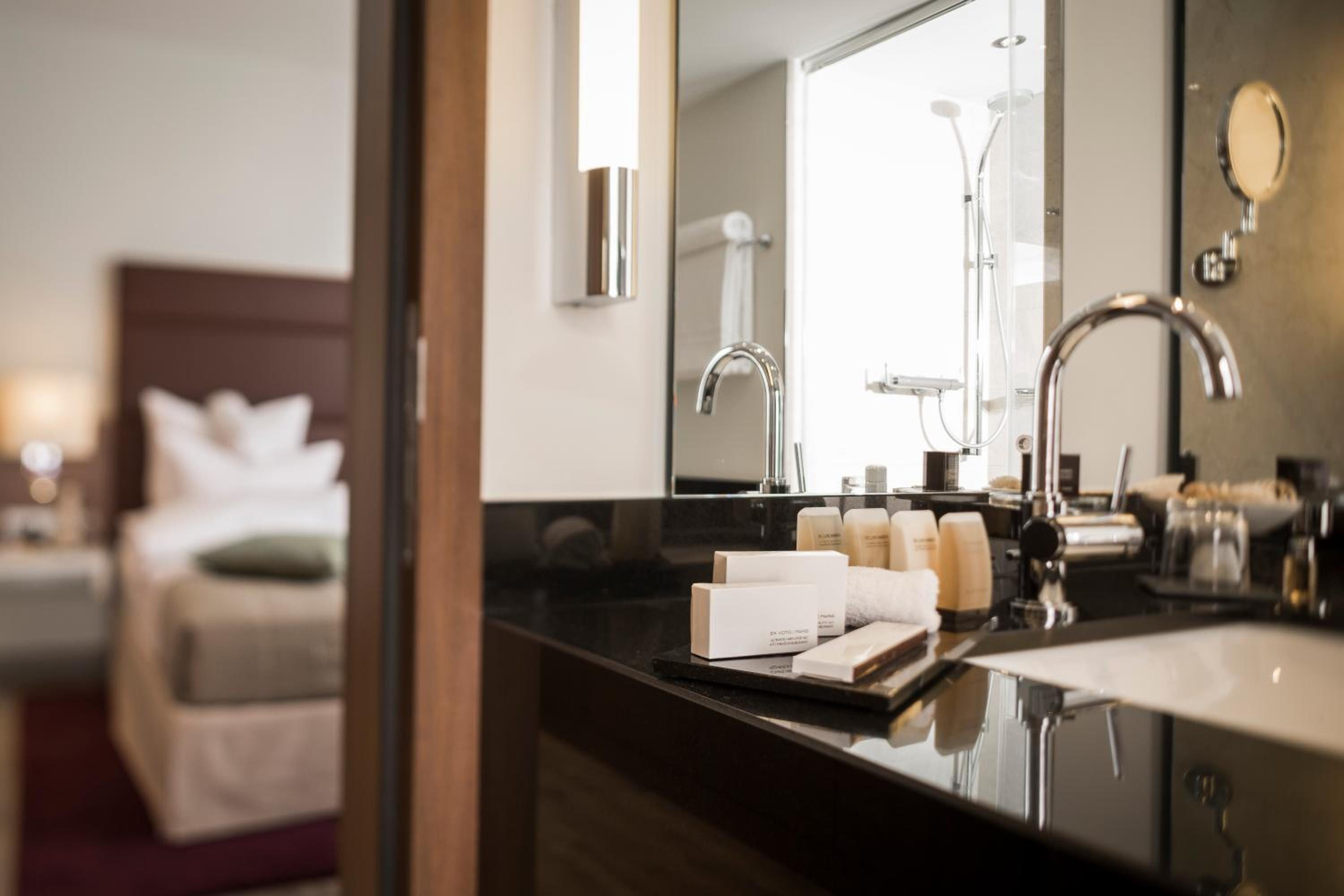 Executive Suite - Photo 4