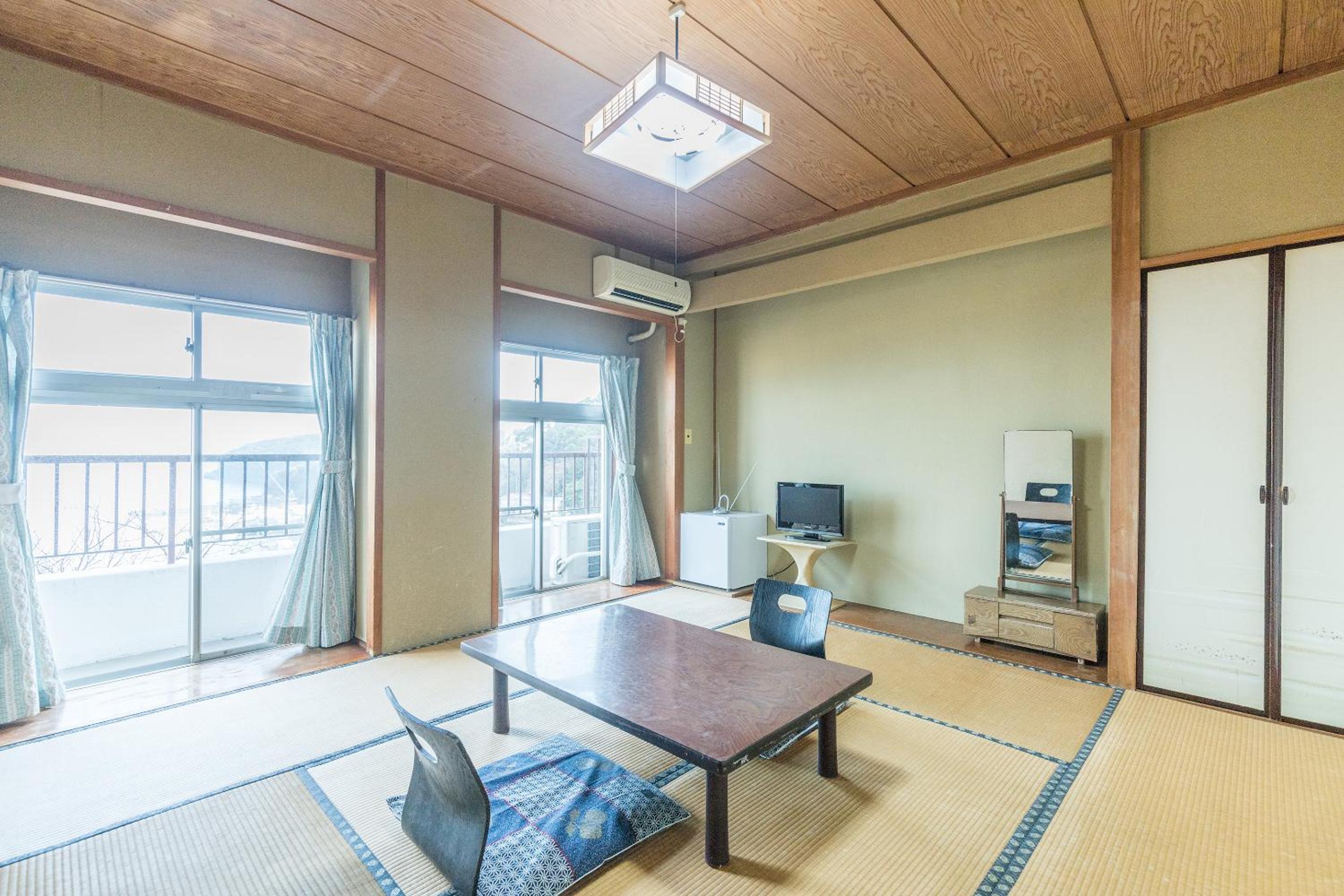 Japanese-Style Triple Room with Shared Bathroom - Smoking - Photo 2