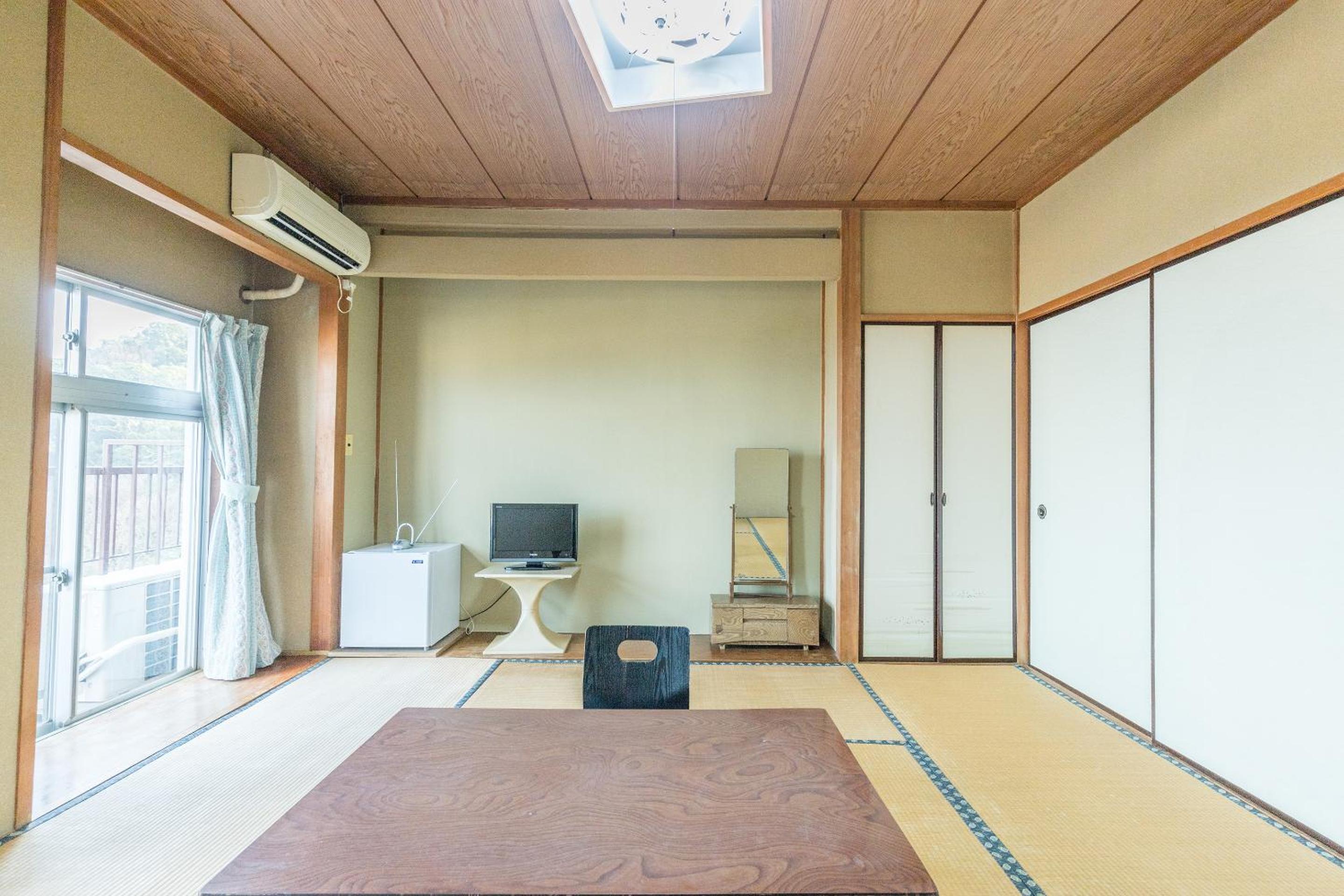 Japanese-Style Triple Room with Shared Bathroom - Smoking - Photo 1