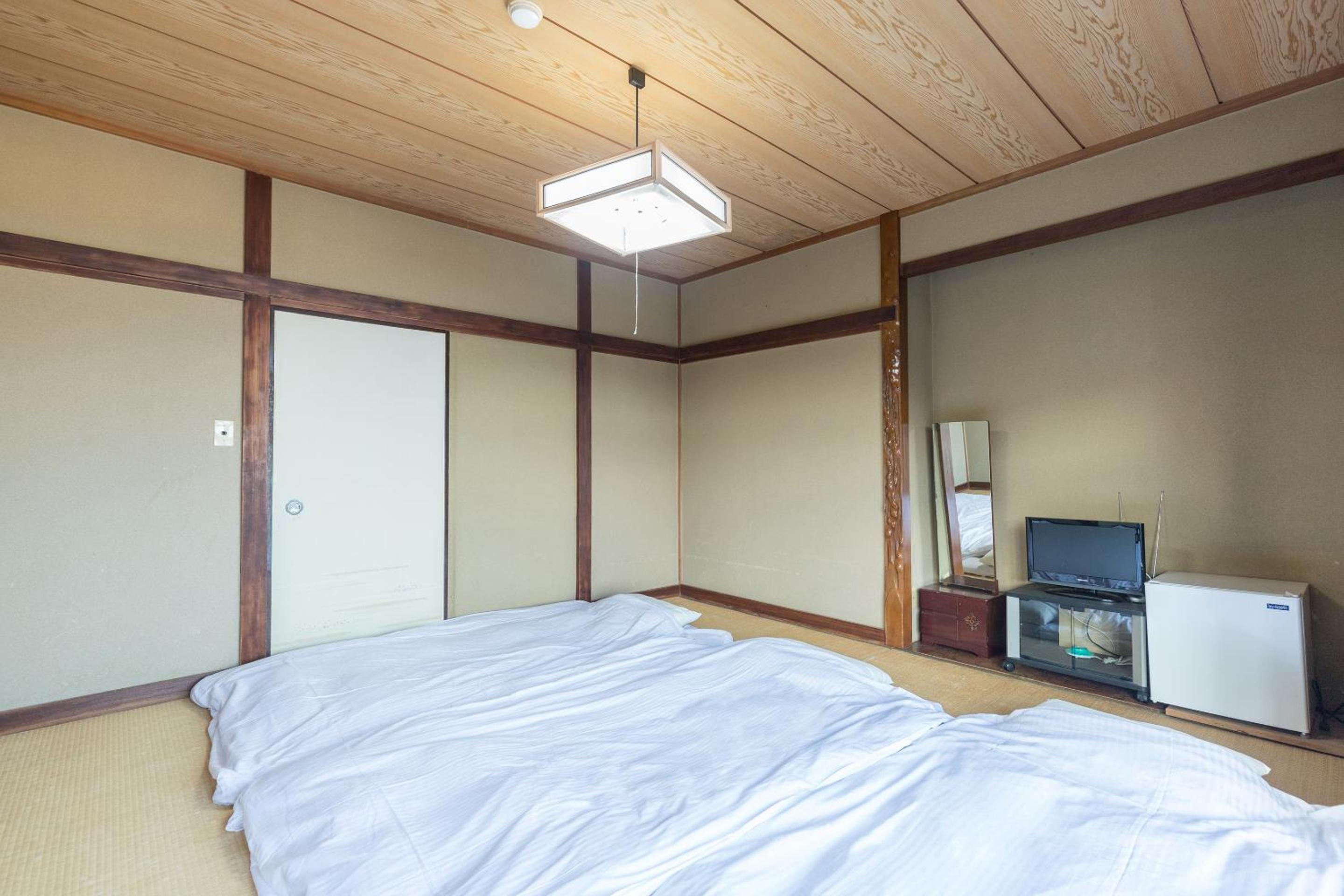 Japanese-Style Triple Room - Smoking - Photo 3