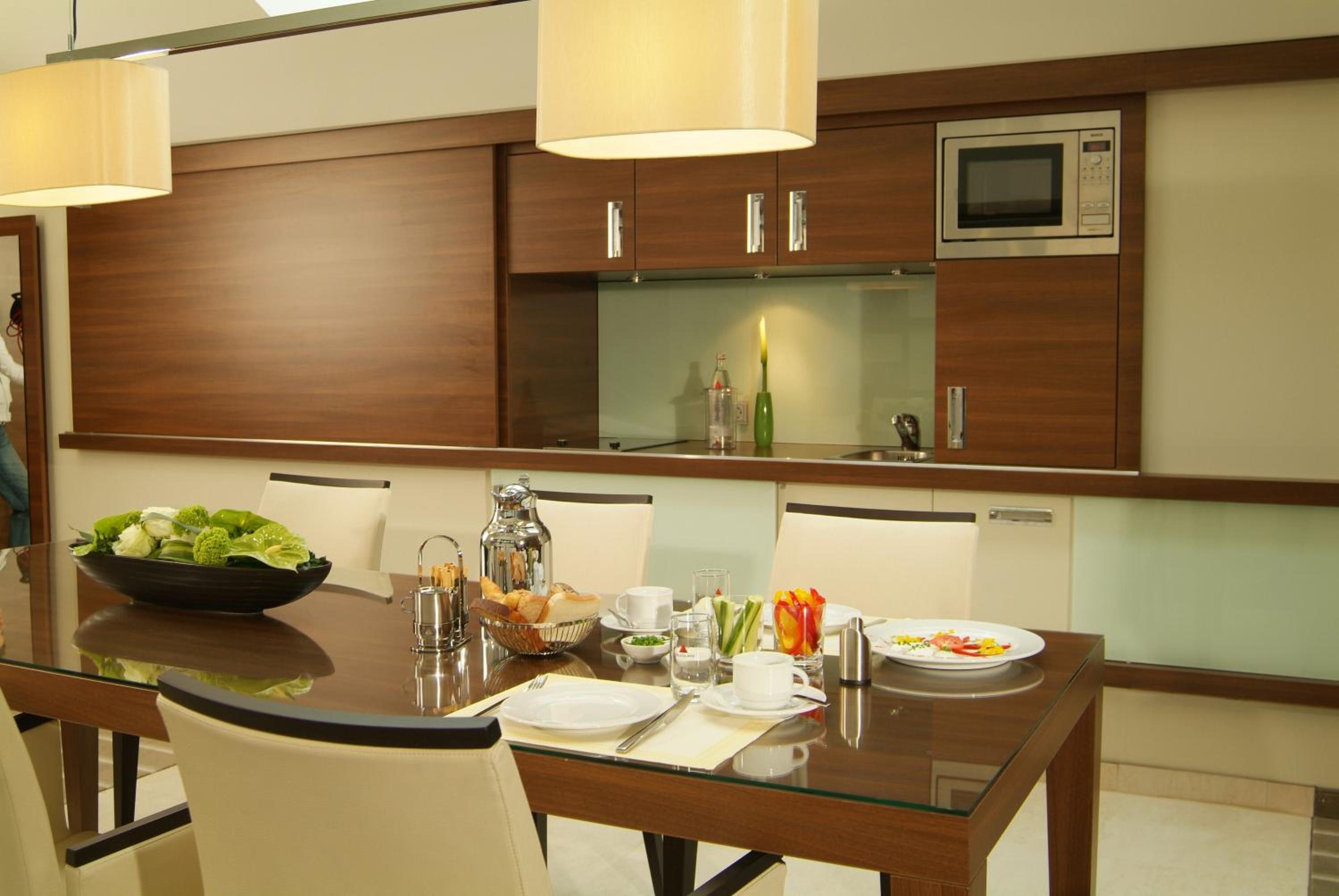 Executive Suite - Photo 3