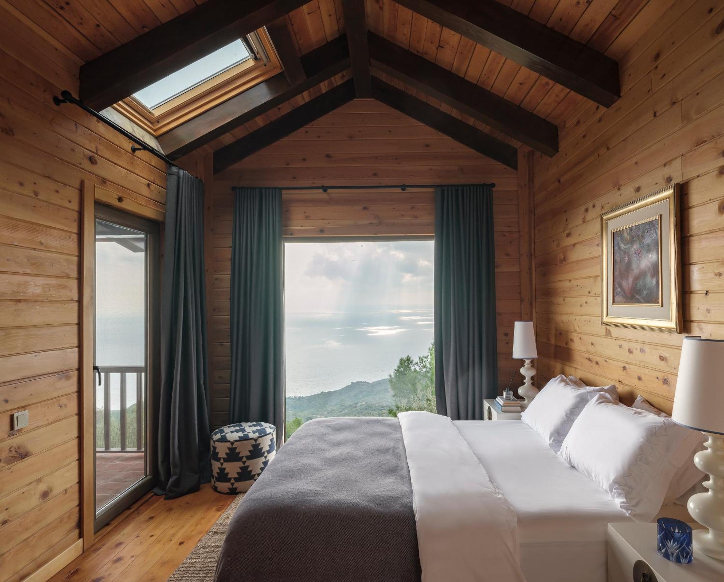 Deluxe Suite with Fireplace & Sea View - Photo 1