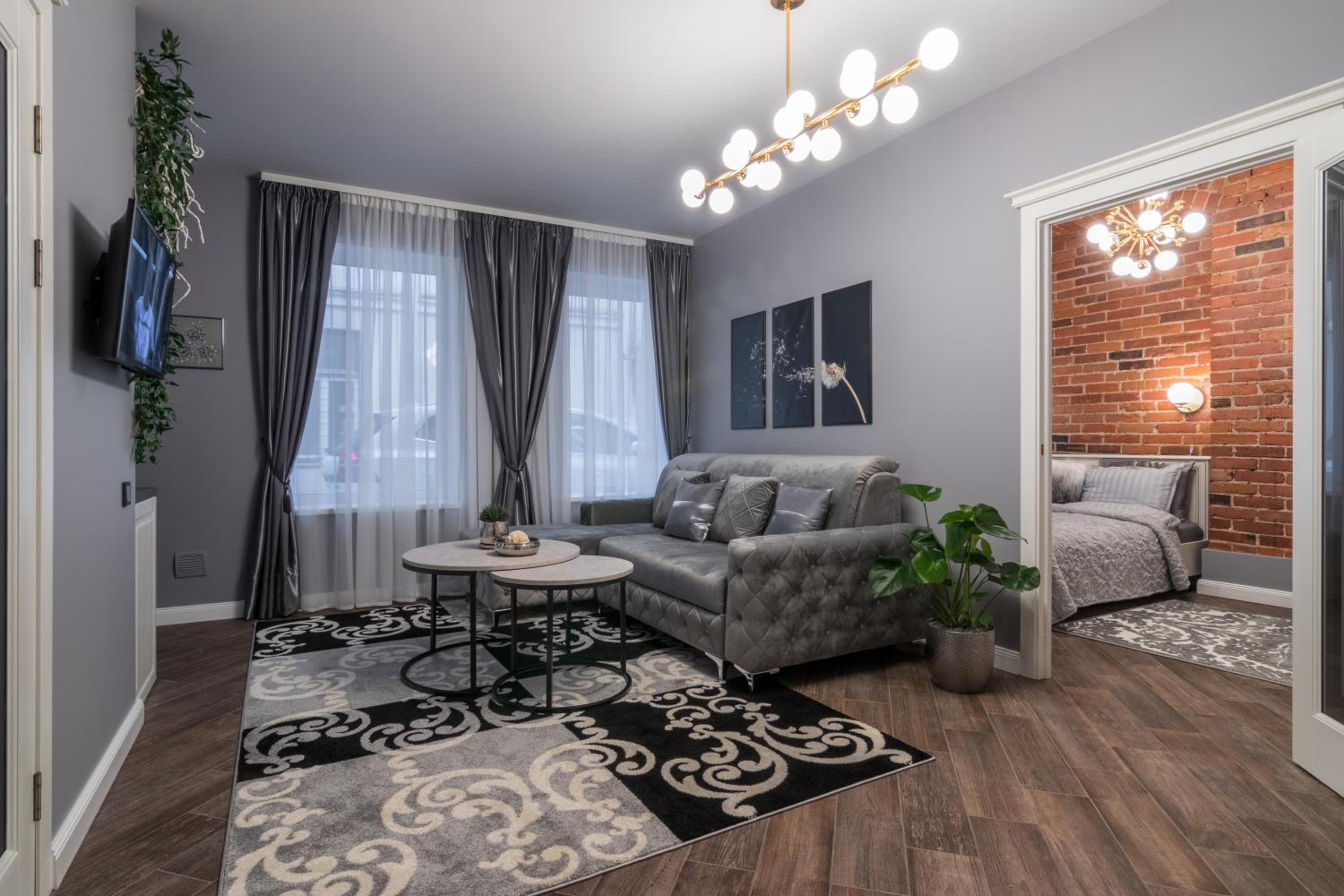 One-Bedroom Apartment - Photo 1
