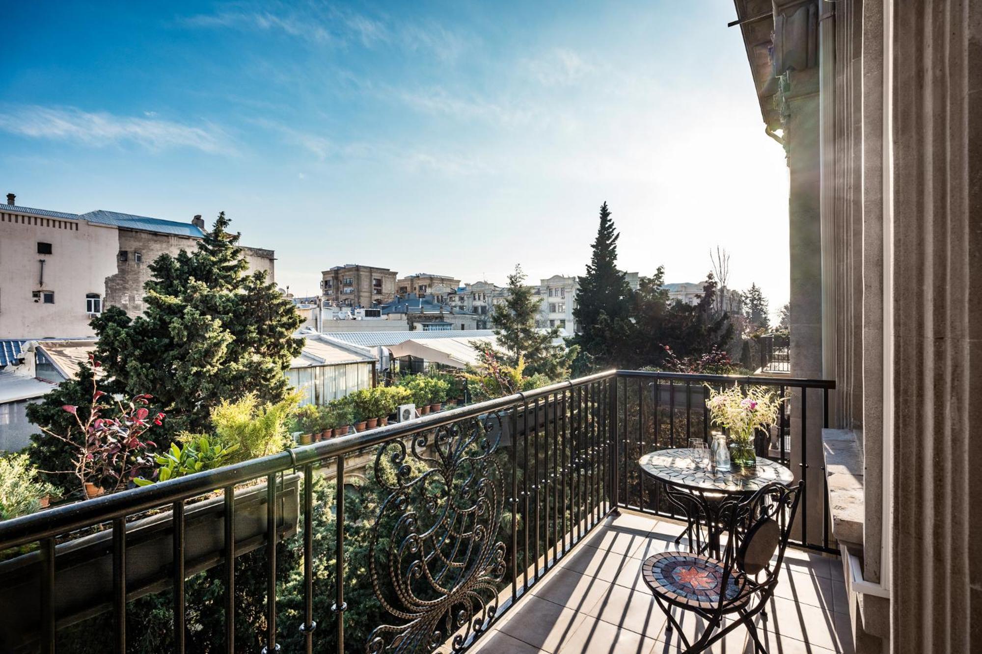 Signature Balcony King Room  - Photo 7