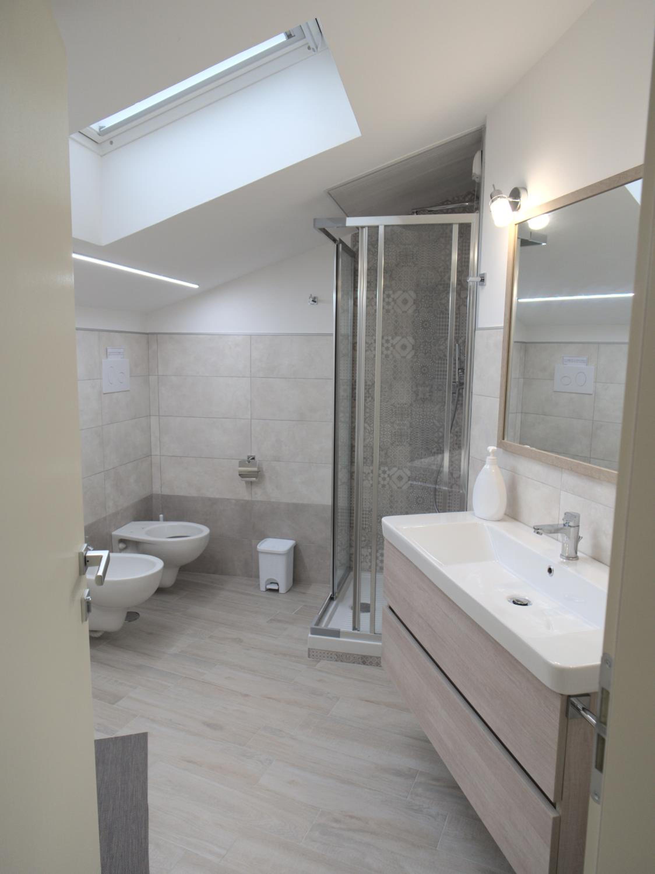Standard Twin Room with Shared Bathroom photo 2