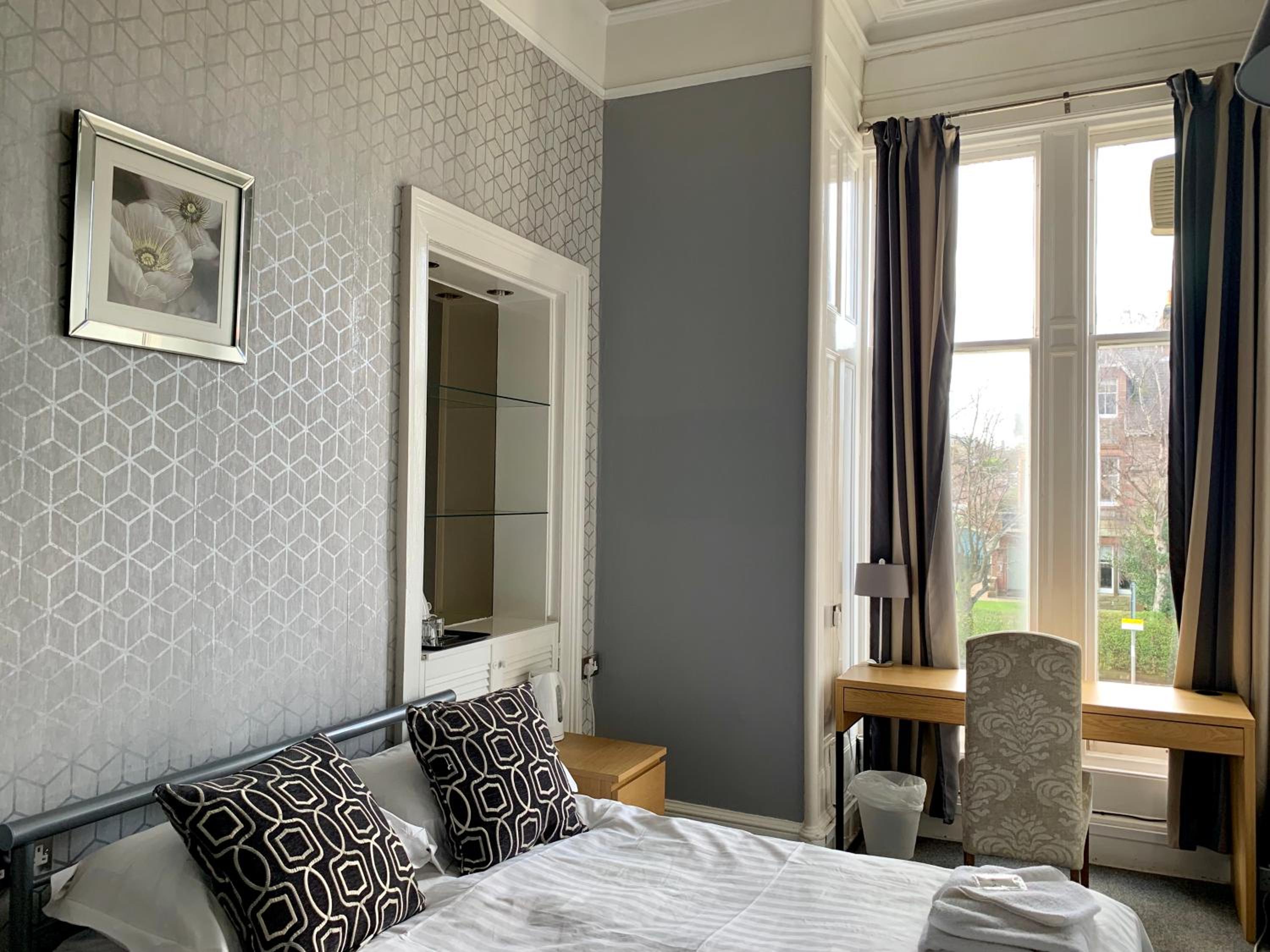 Double Room - Photo 16