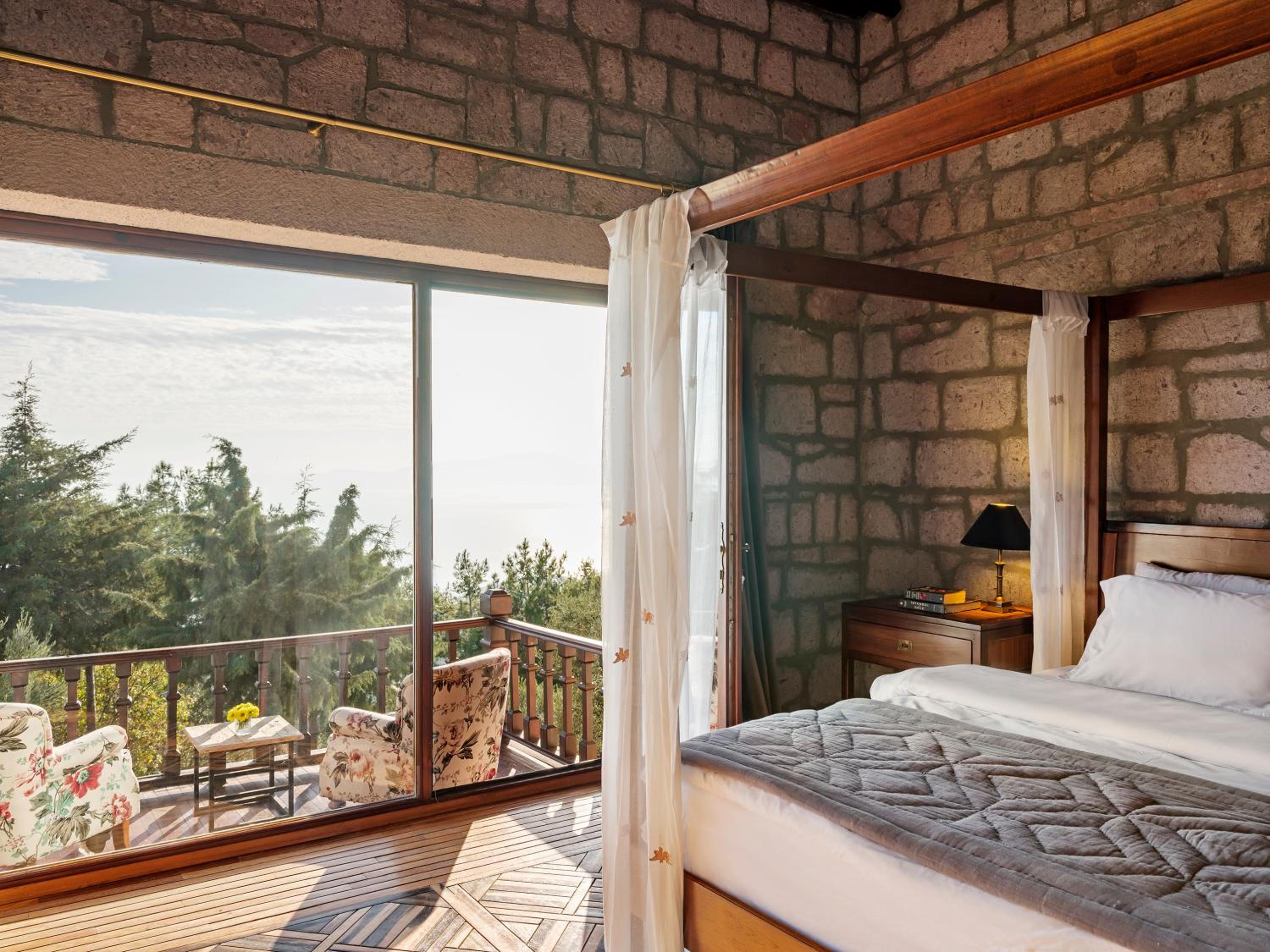 Deluxe Double Room with Balcony and Sea View - Photo 9