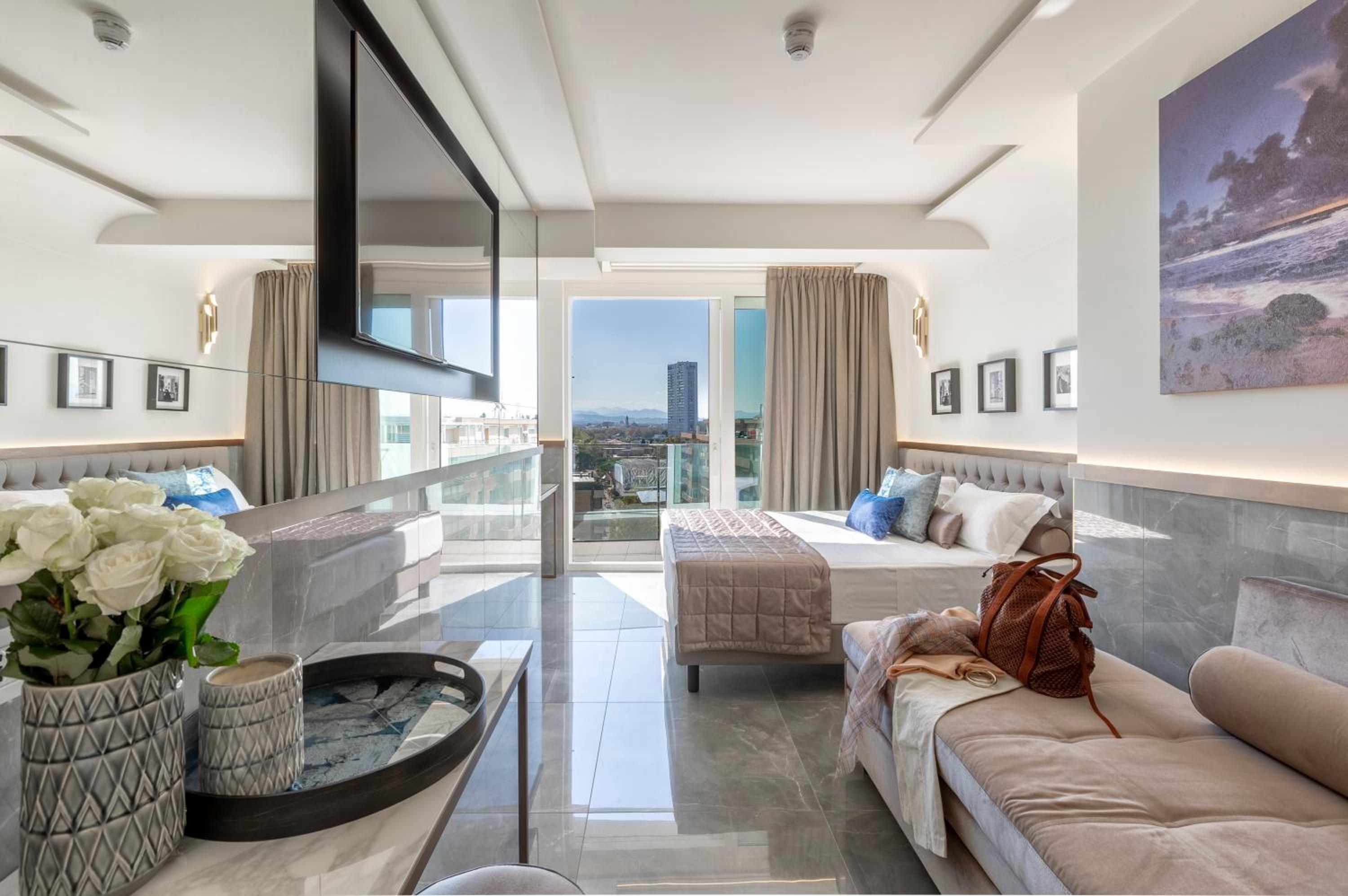 Deluxe Triple Room photo 3