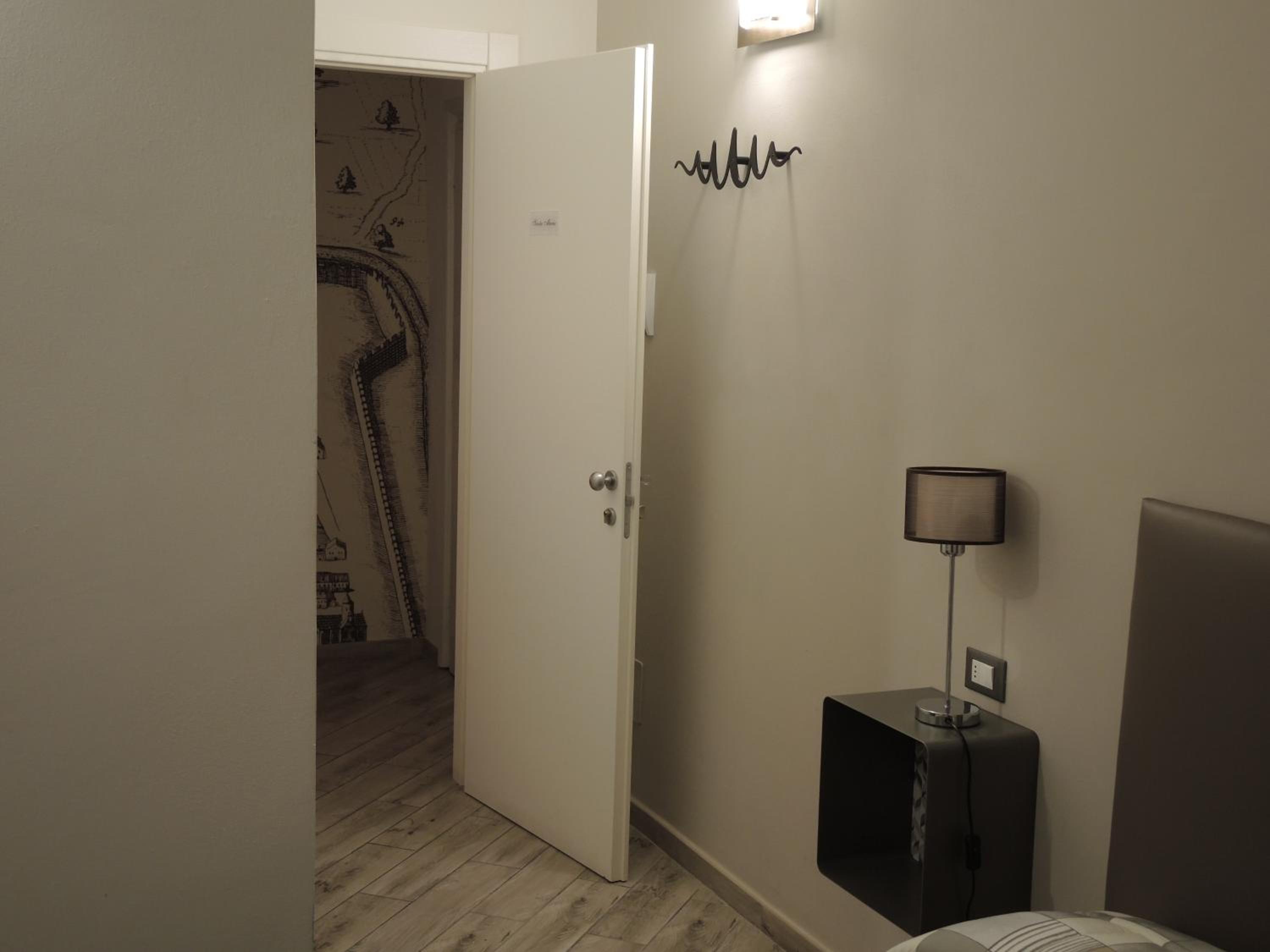 Double Room with Private Bathroom - Photo 3