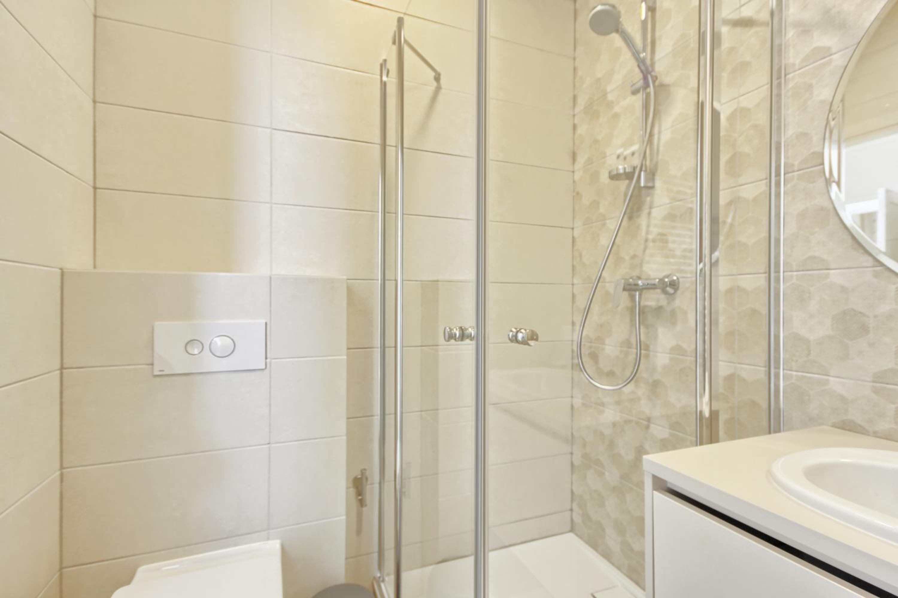 One-Bedroom Apartment - Photo 4