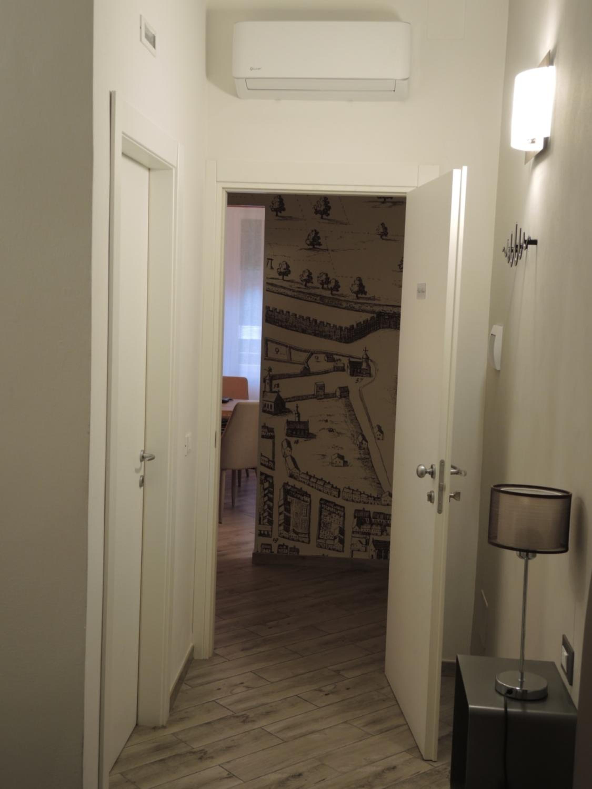Double Room with Private Bathroom - Photo 9