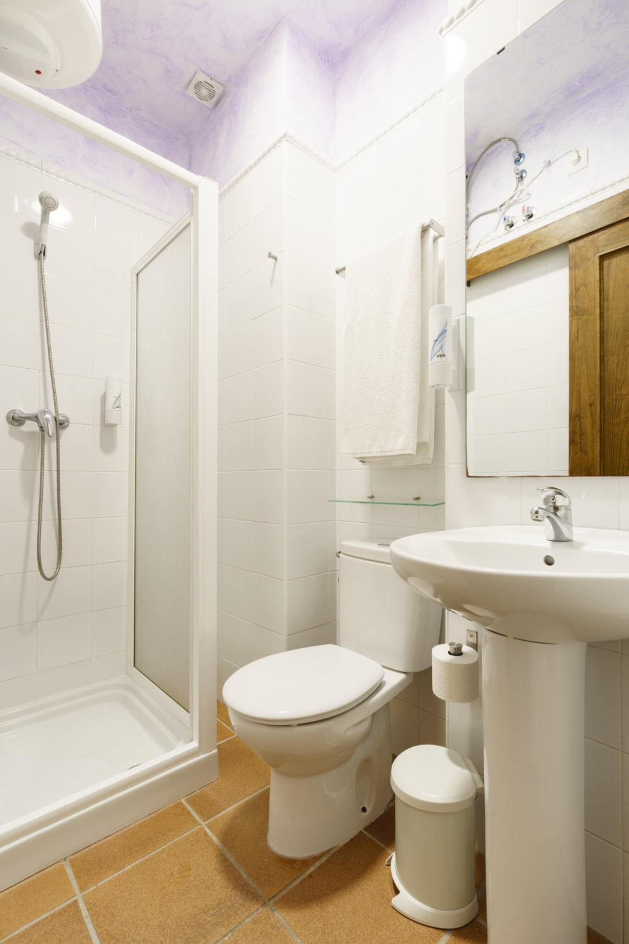 Budget Double Room photo 2