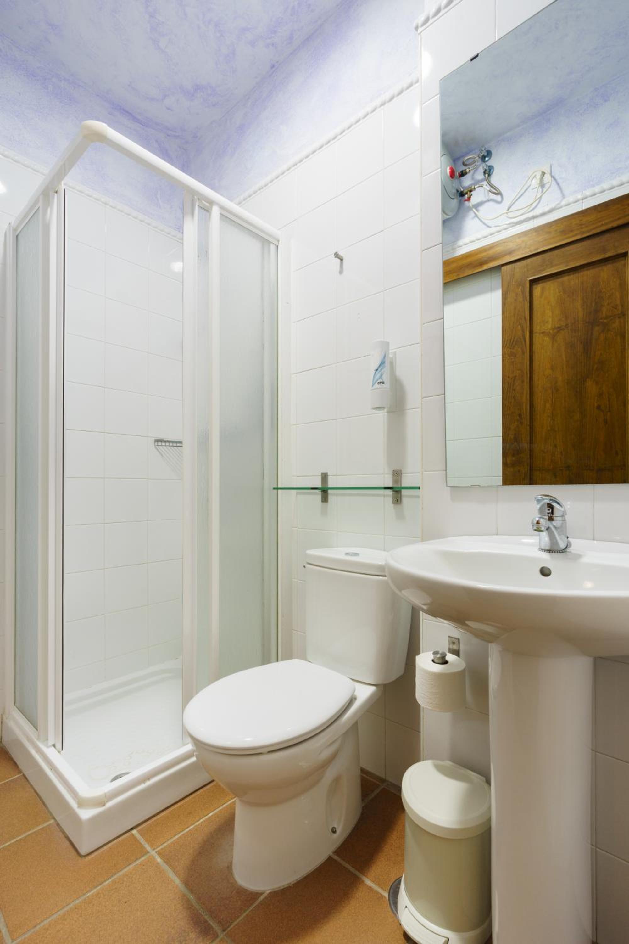 Budget Double Room photo 3