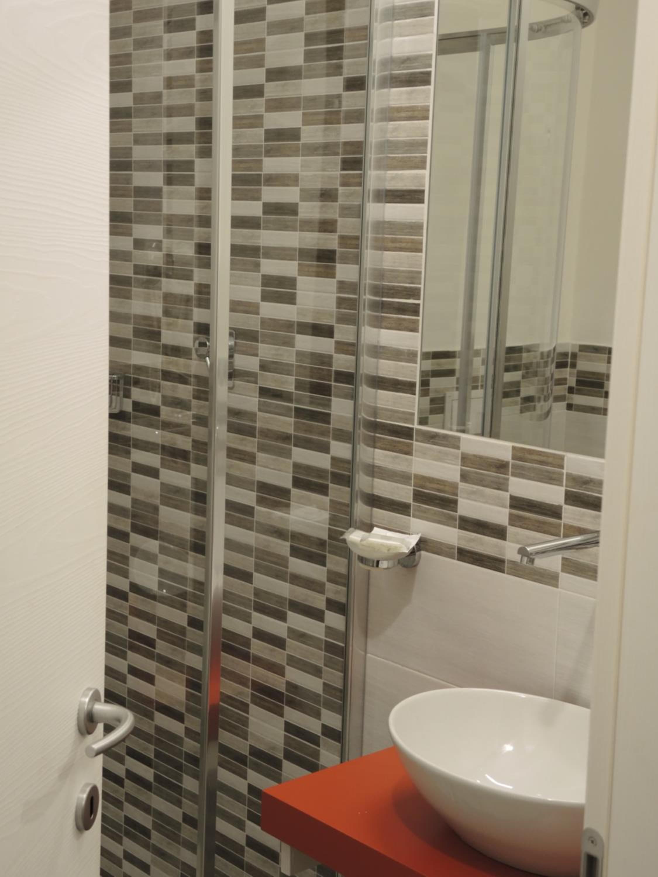 Double Room with Private Bathroom - Photo 11