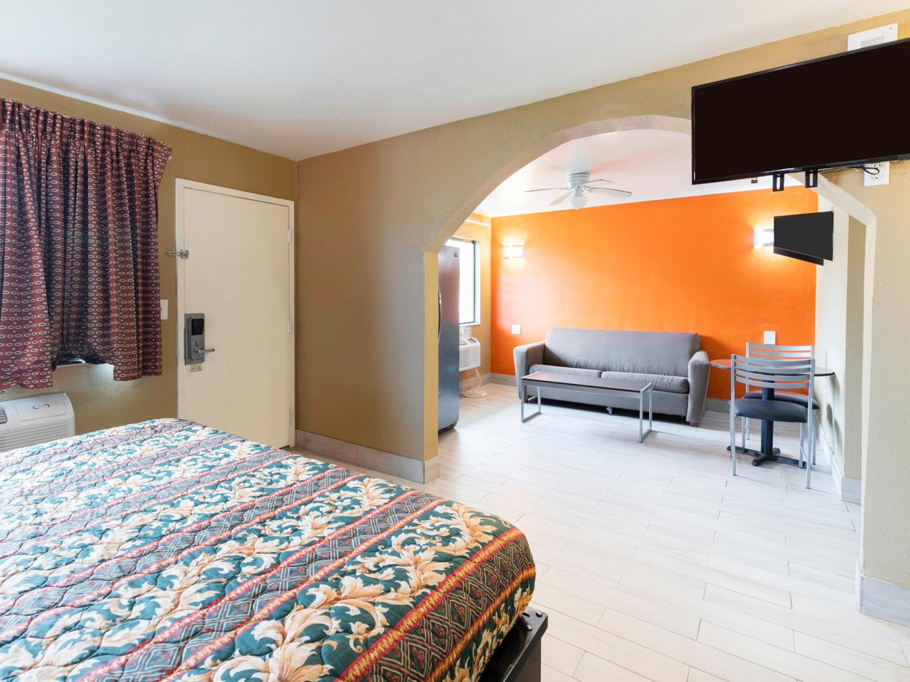 One-Bedroom Suite photo 2