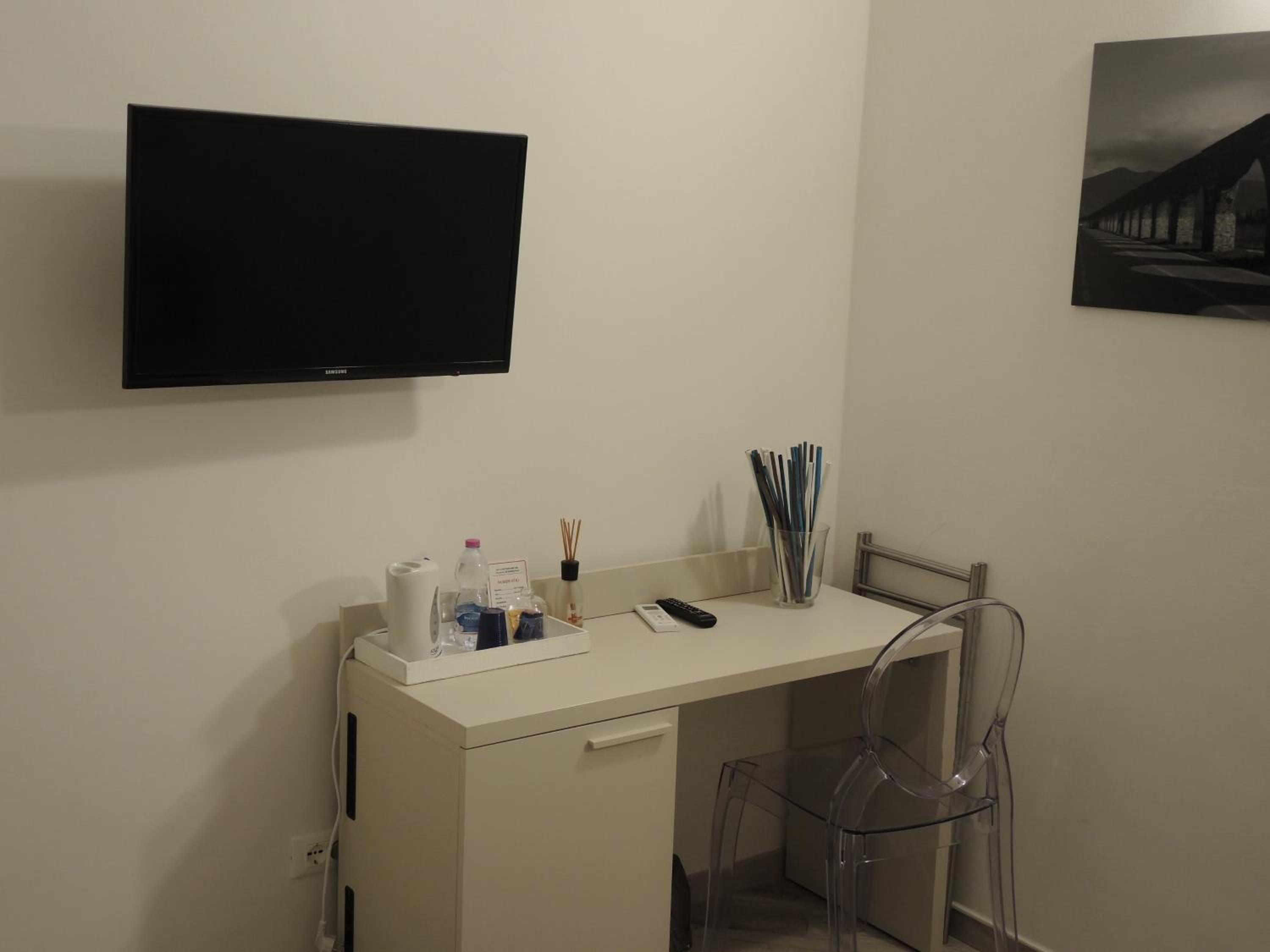 Double Room with Private Bathroom - Photo 18