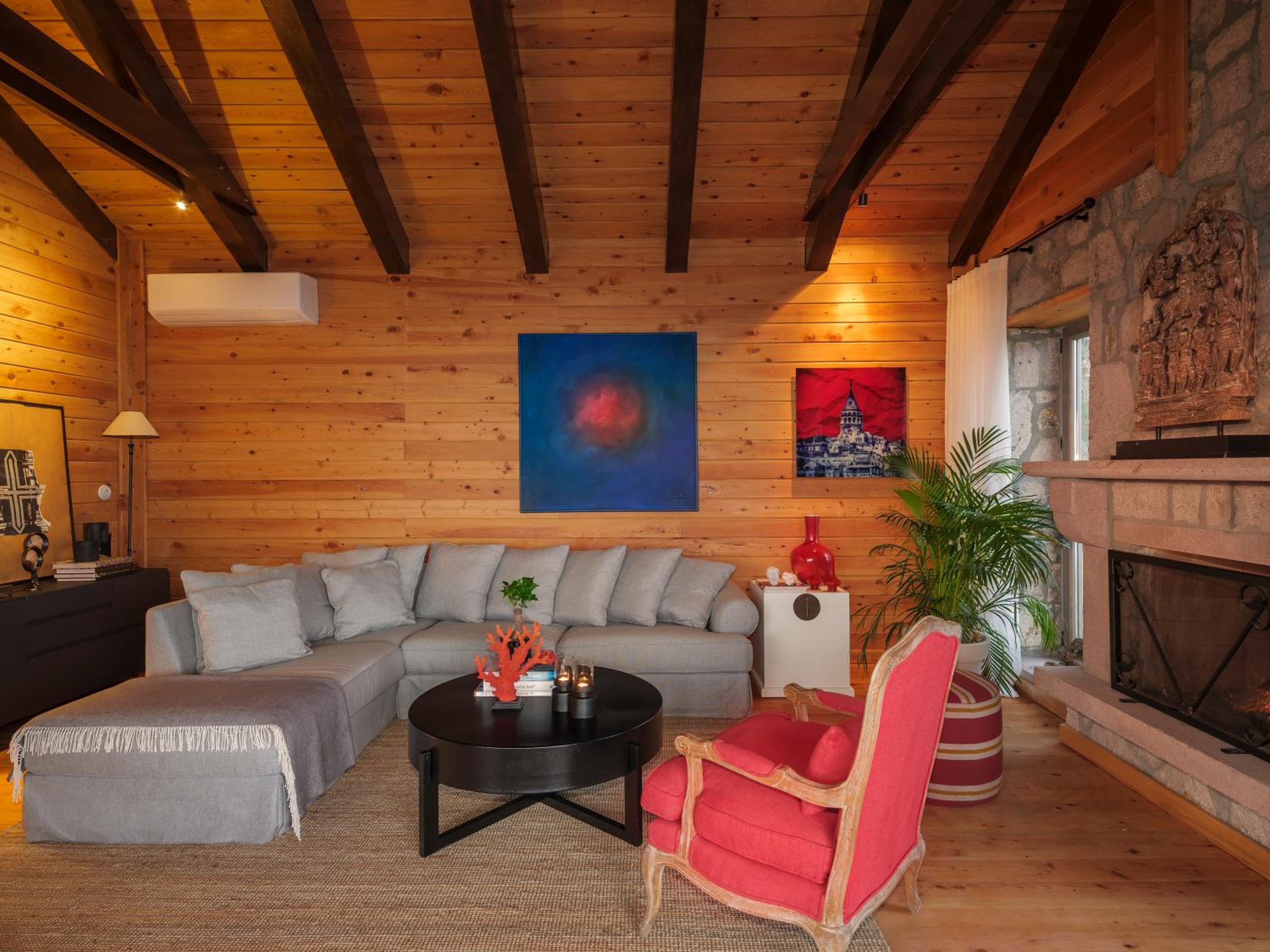 Deluxe Suite with Fireplace & Sea View - Photo 3