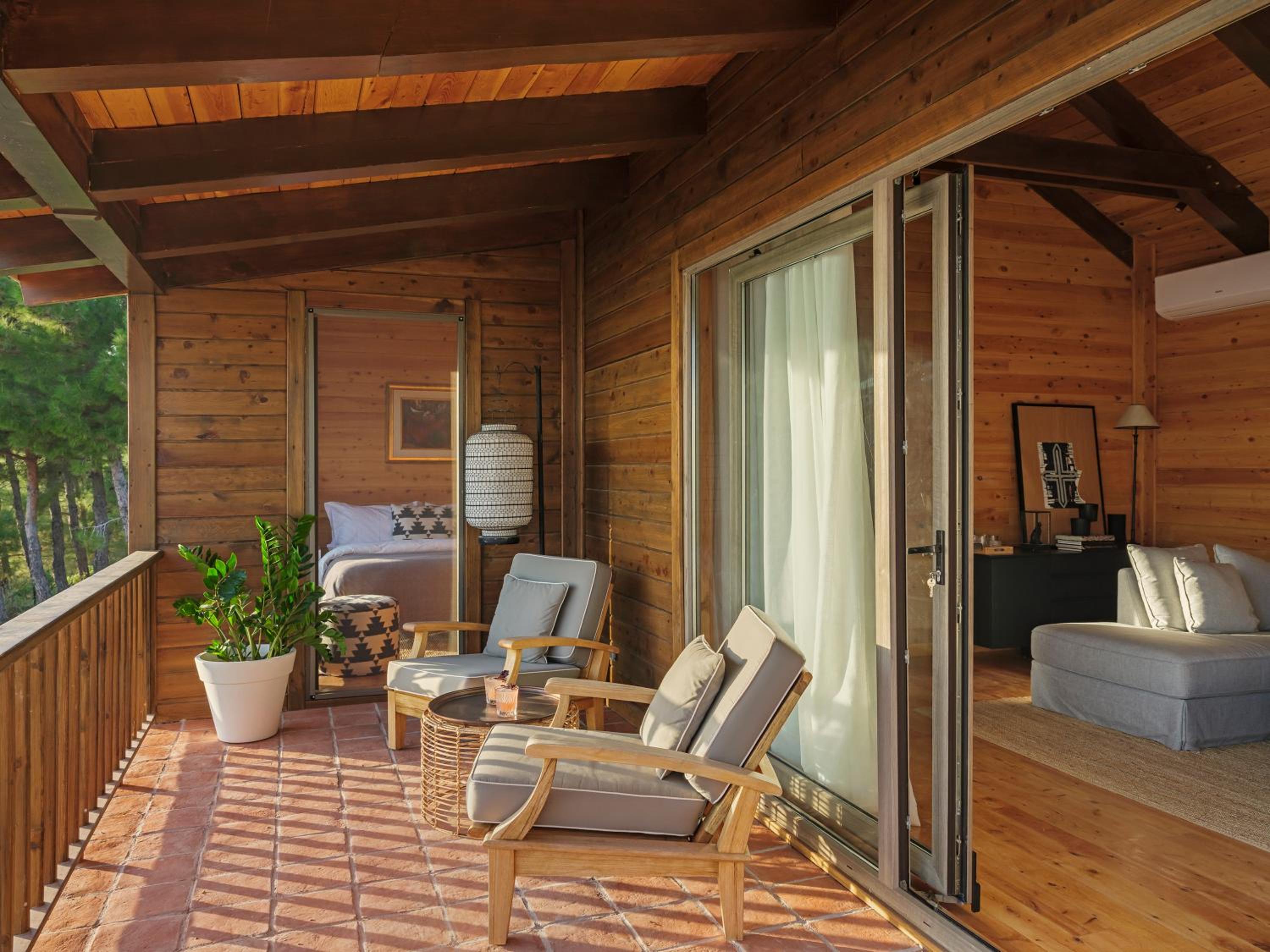 Deluxe Suite with Fireplace & Sea View - Photo 4
