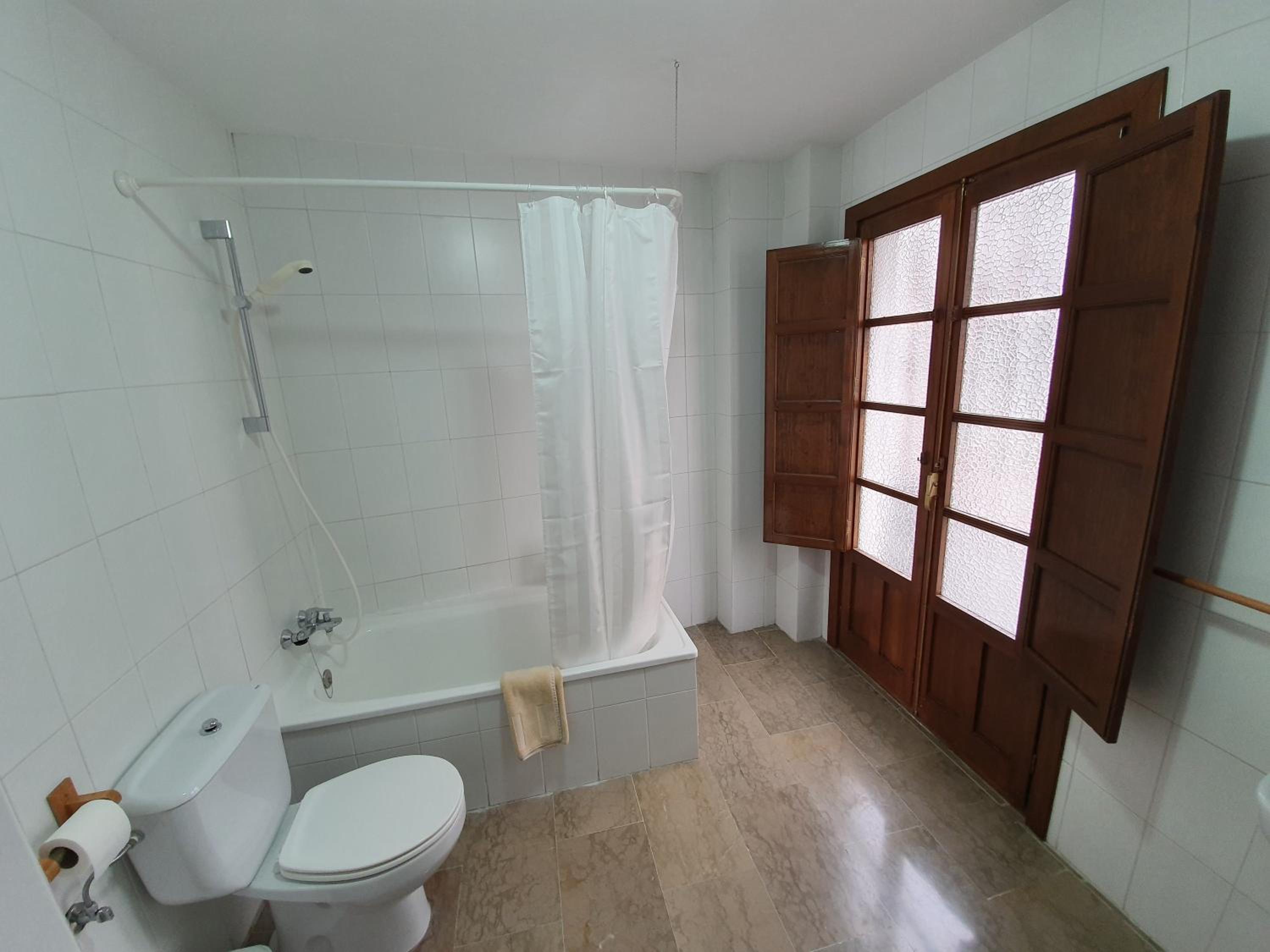 One-Bedroom Apartment - Photo 3