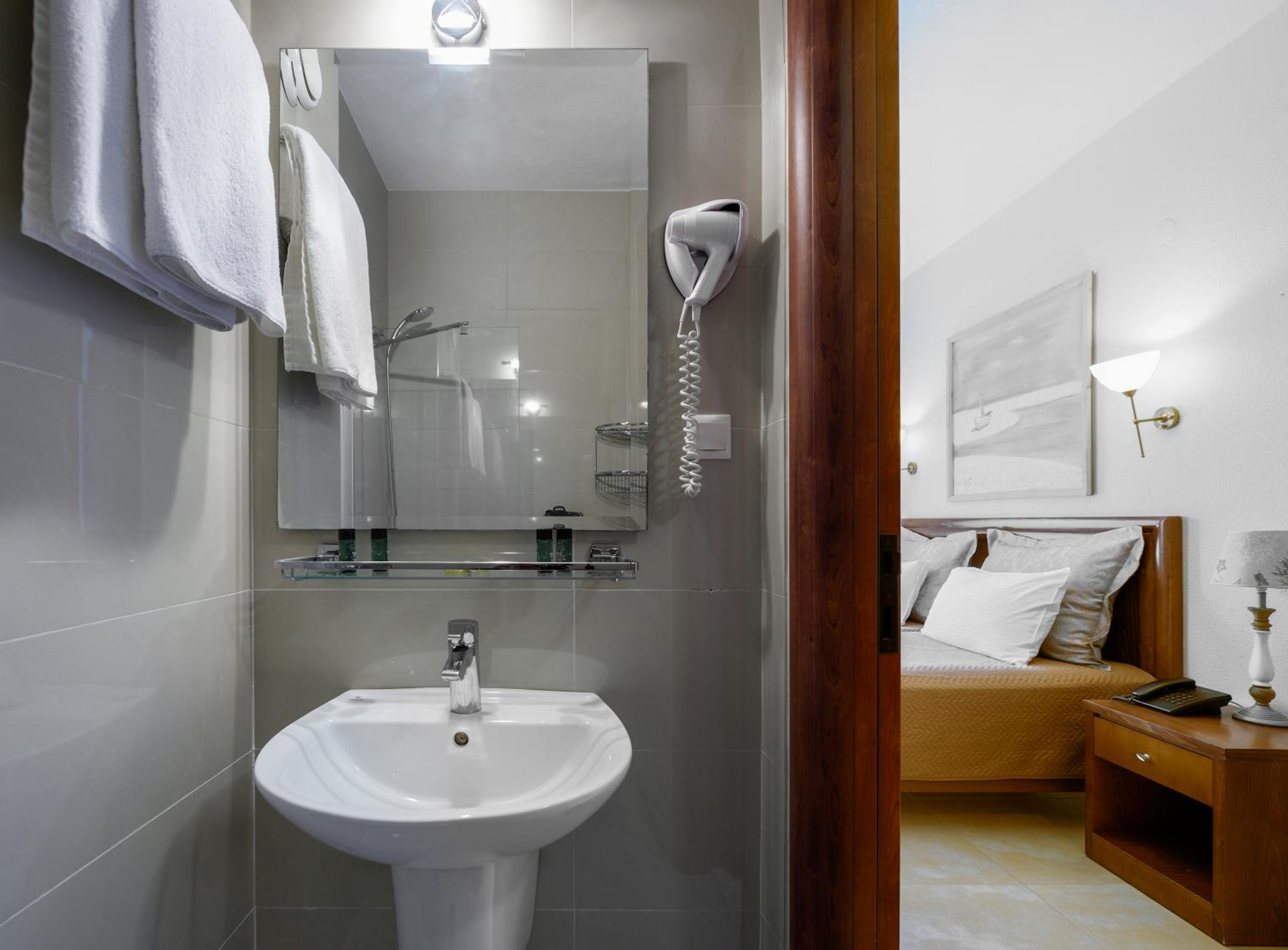 Double Room - Photo 8