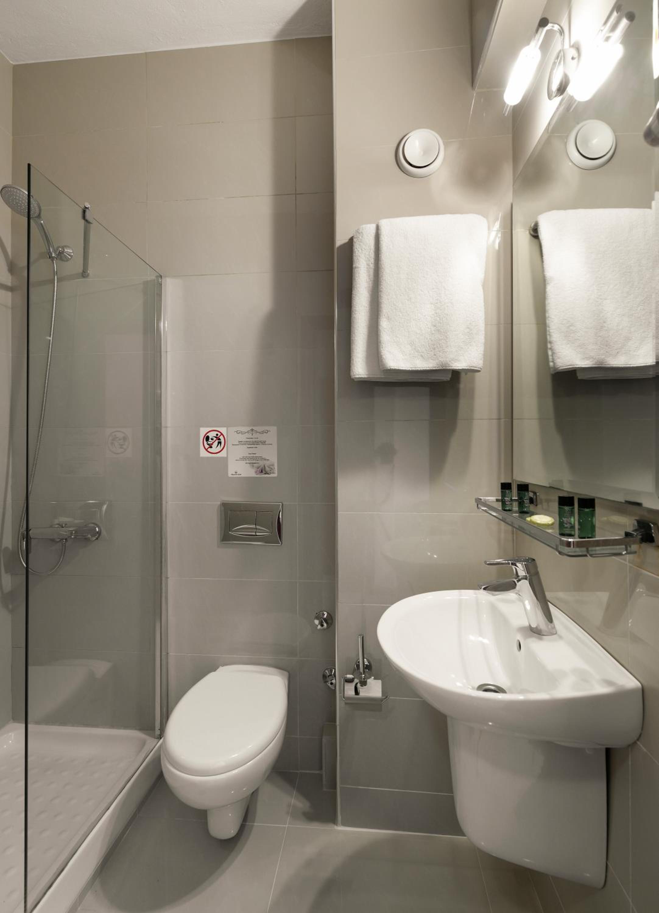 Triple Room - Photo 6
