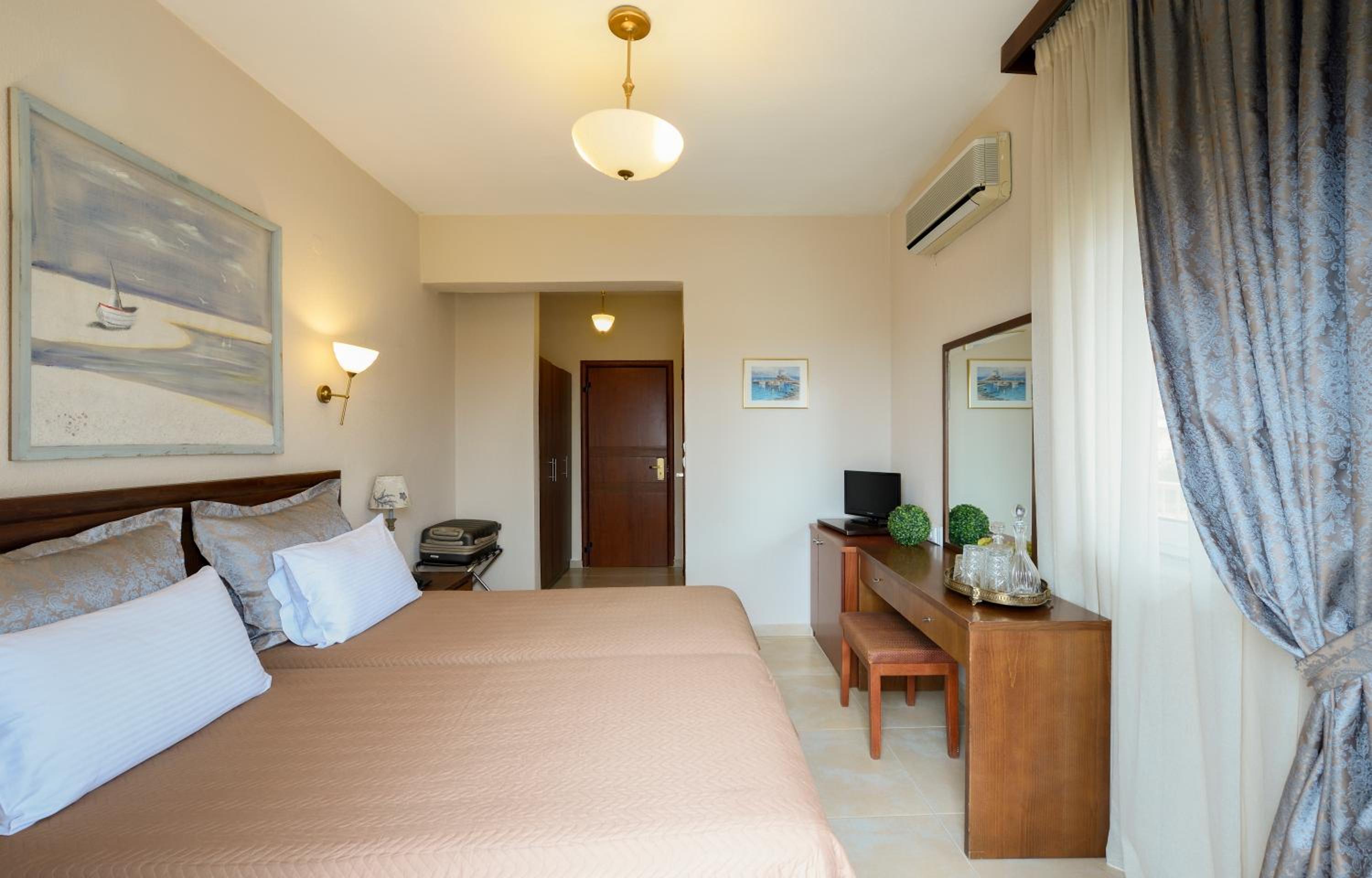 Double Room - Photo 11