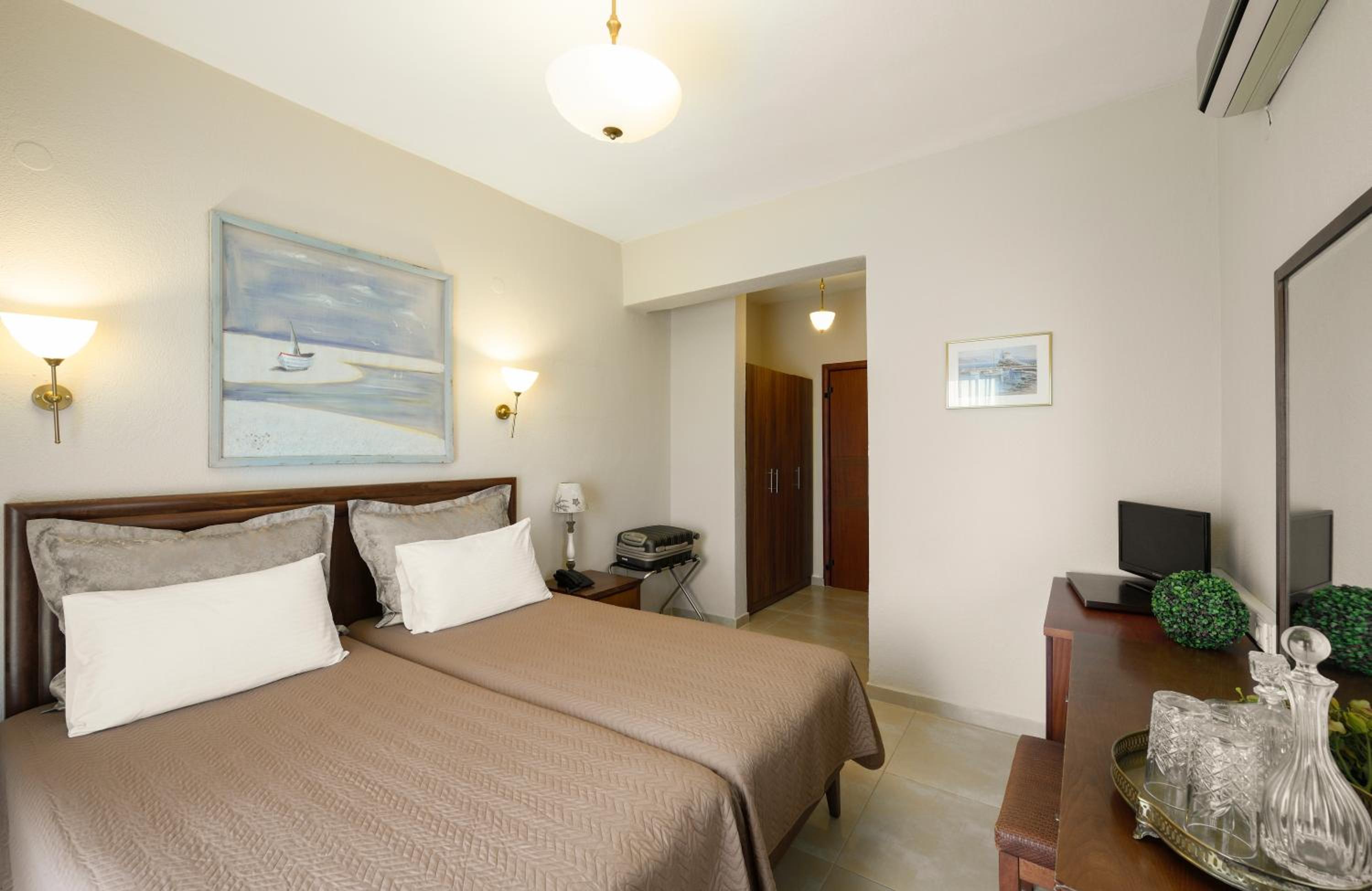 Double Room - Photo 2