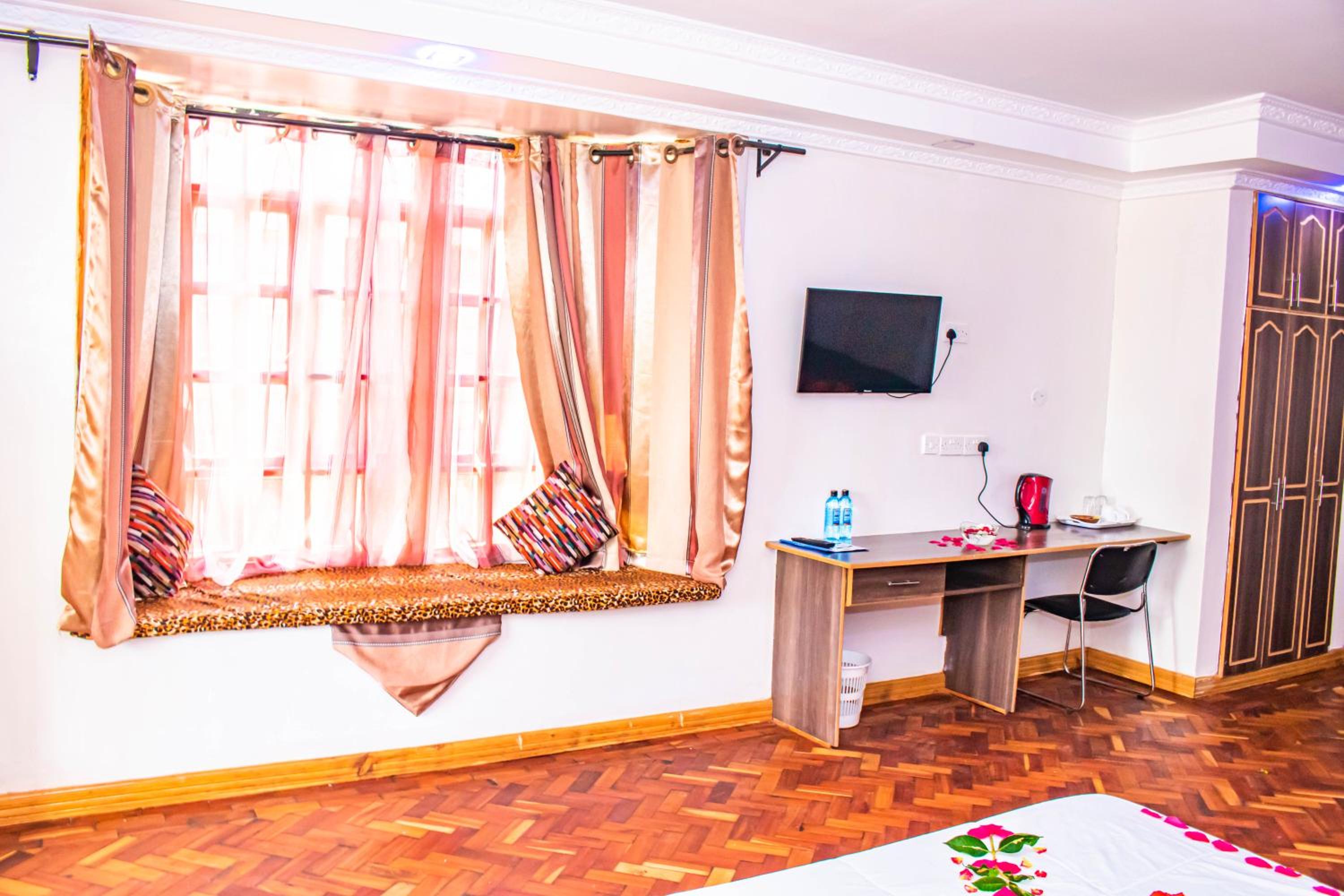 Deluxe Double Room (2 Adults + 1 Child)