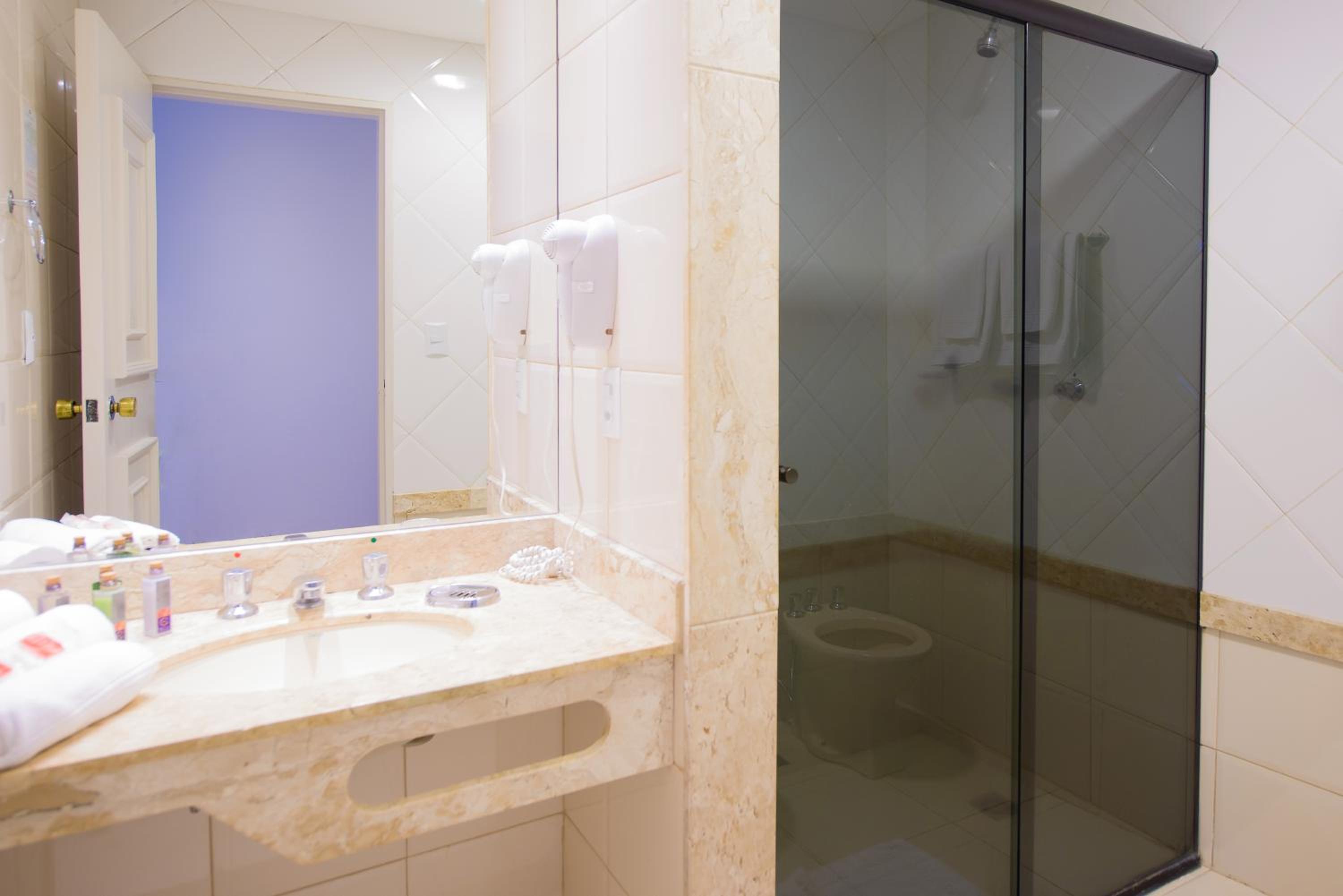 Triple Room with Three Single Beds - Photo 5