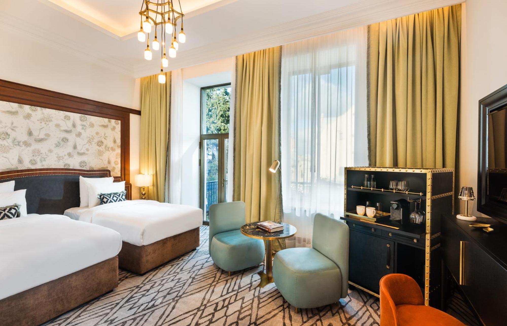 Signature Balcony King Room  - Photo 9