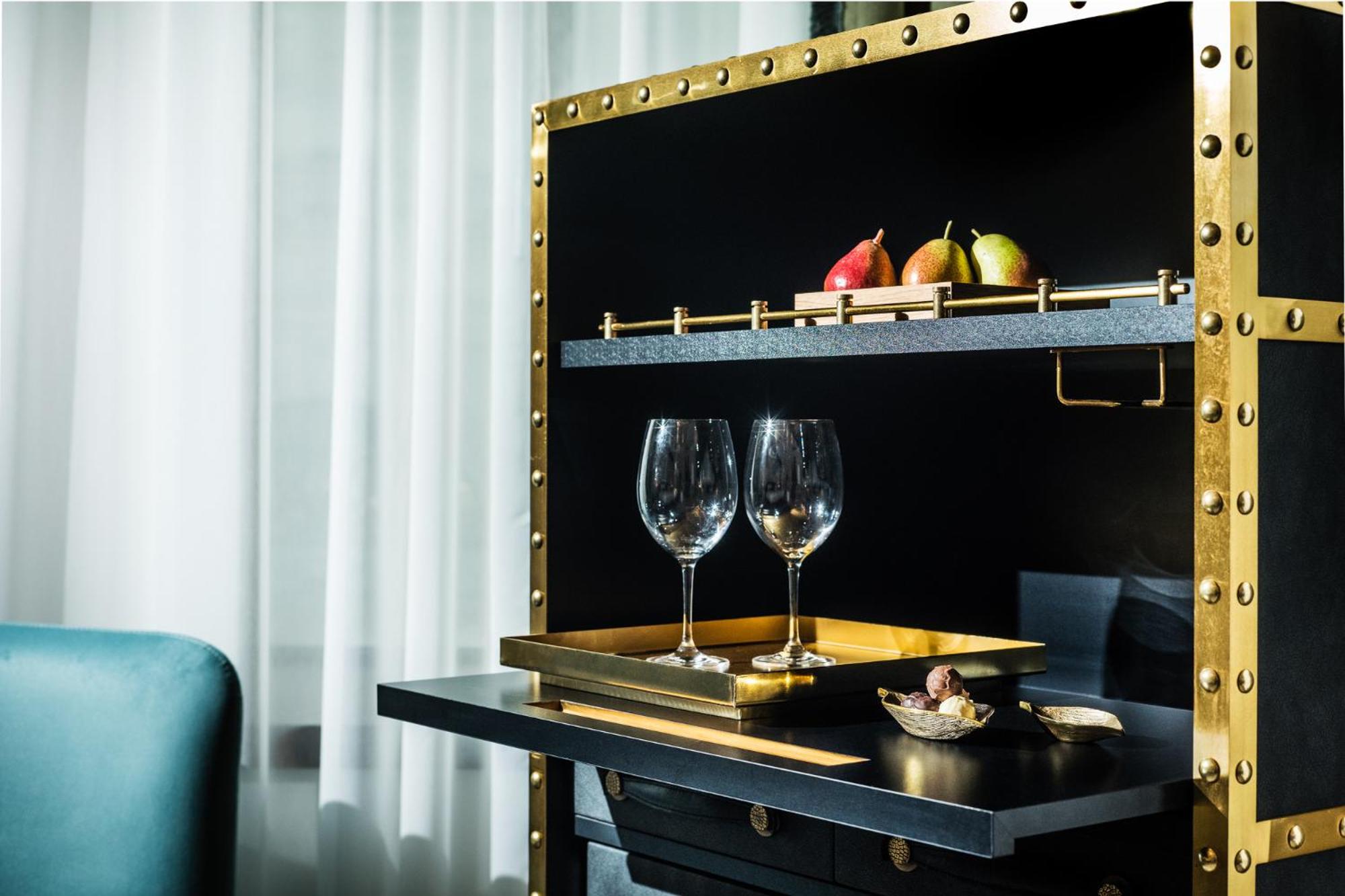 Deluxe King Room - Photo 3