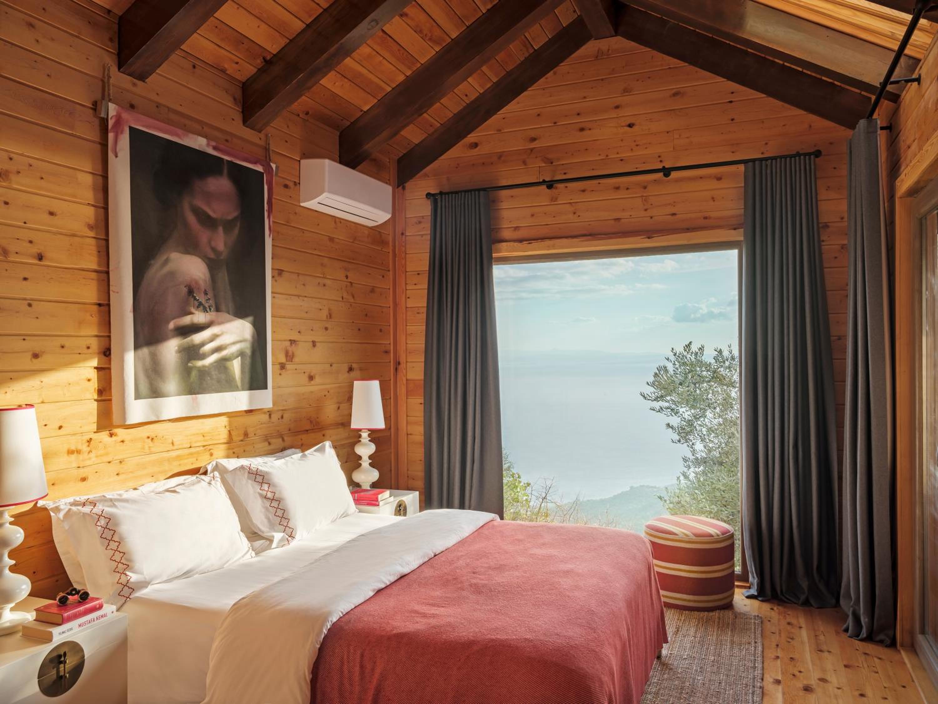 Deluxe Suite with Sea View - Photo 1