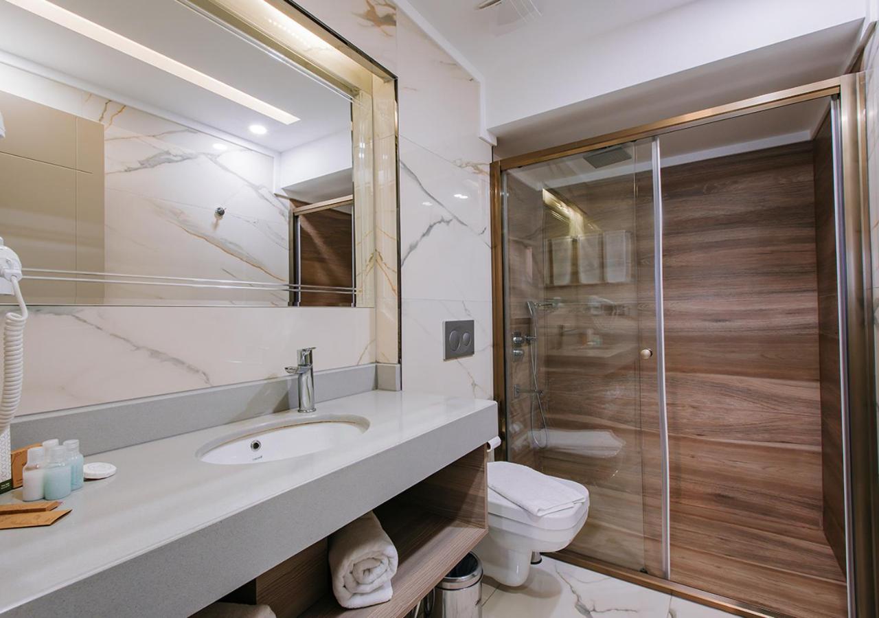 Roof Suite with Spa Bath photo 2