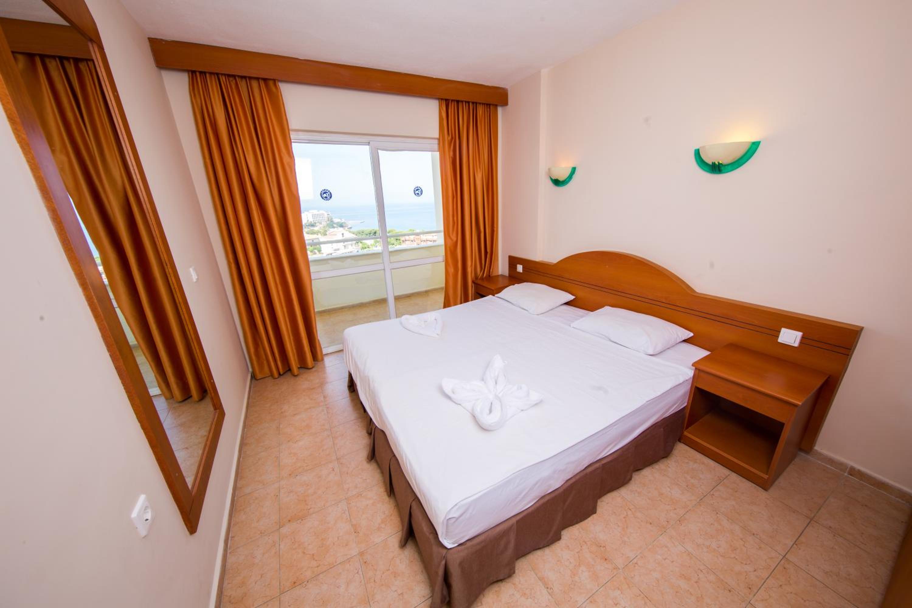 One Bedroom Suite with Sea View