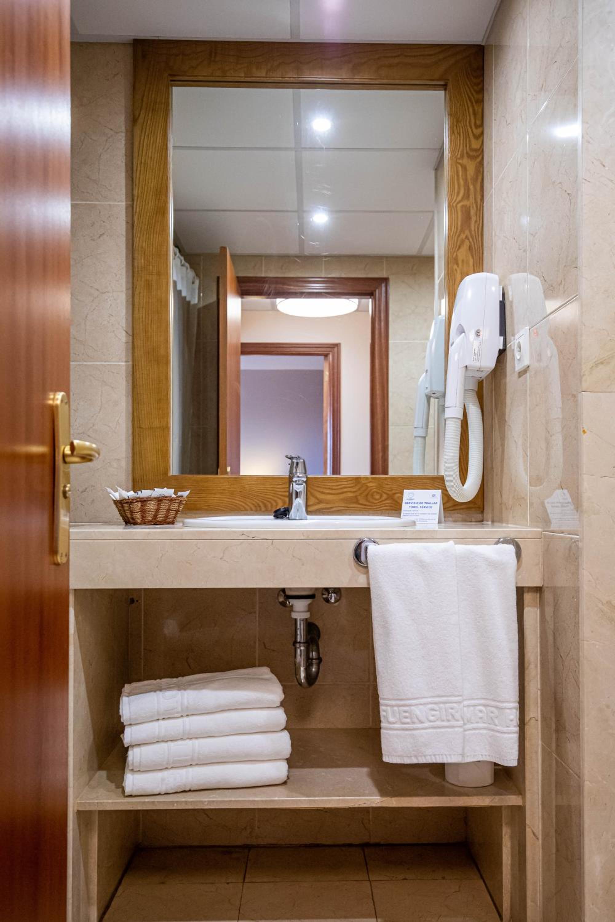 One-Bedroom Apartment Pet Friendly (2 Adults + 1 Child)