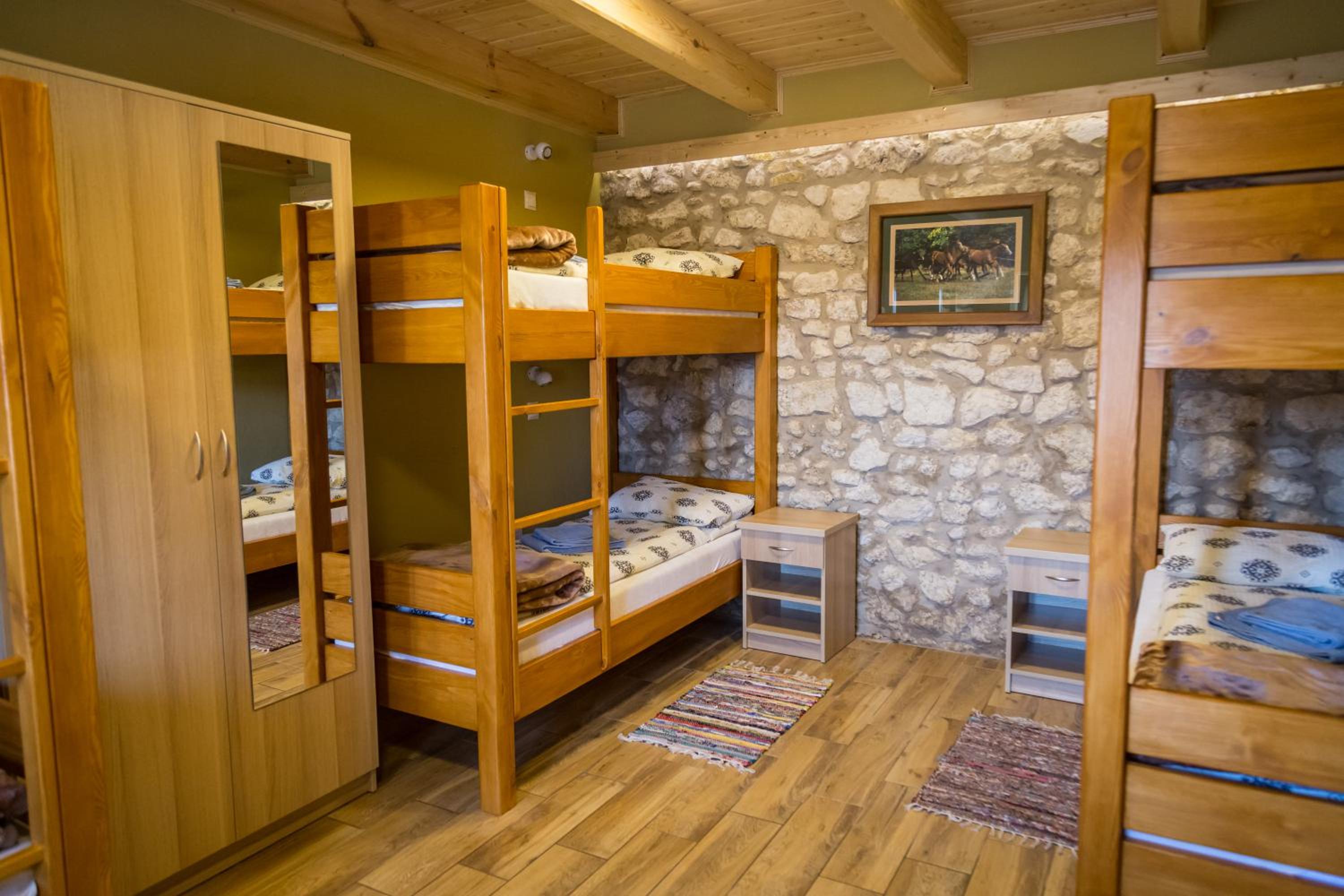8-Bed Mixed Dormitory Room photo 3