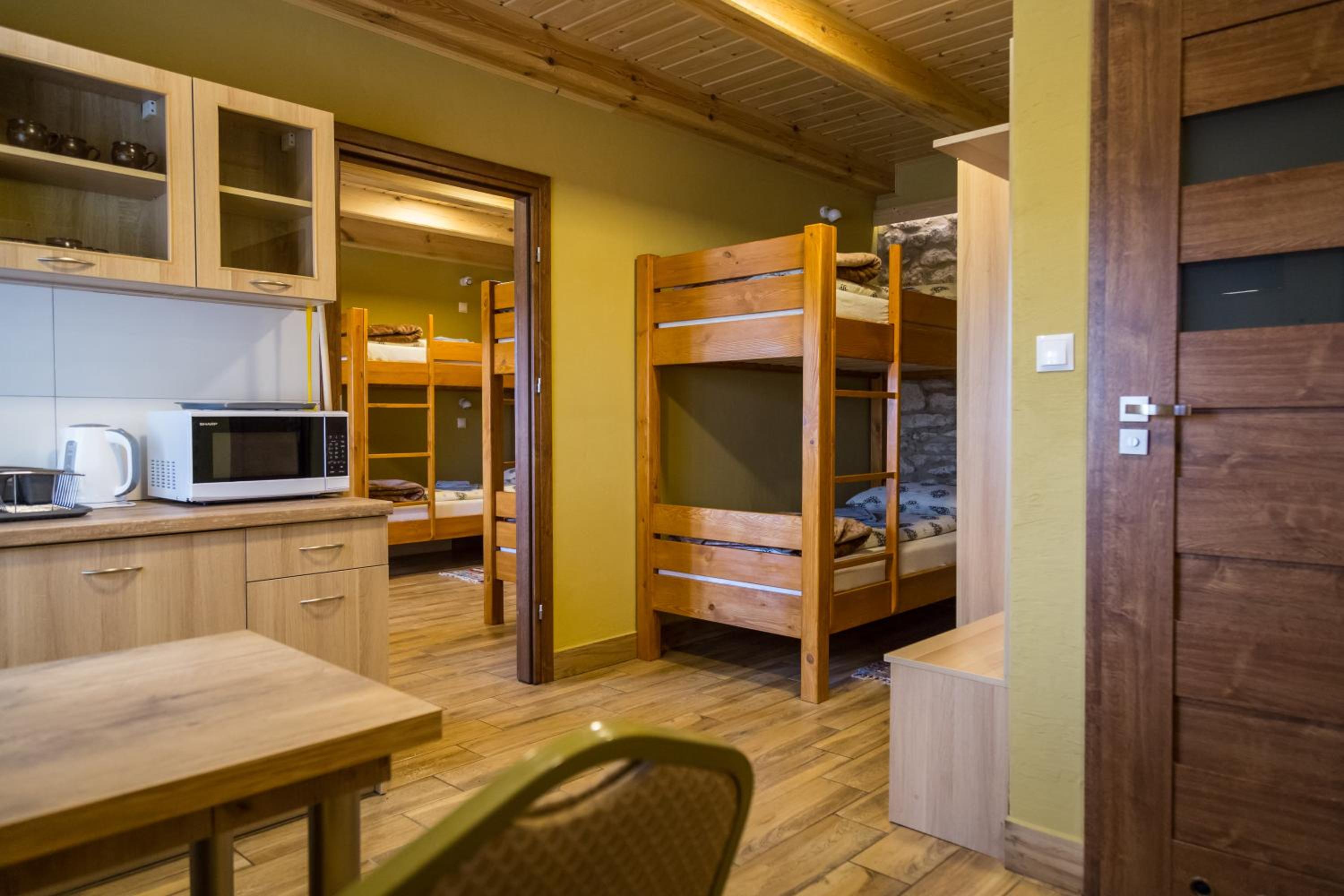 8-Bed Mixed Dormitory Room photo 2