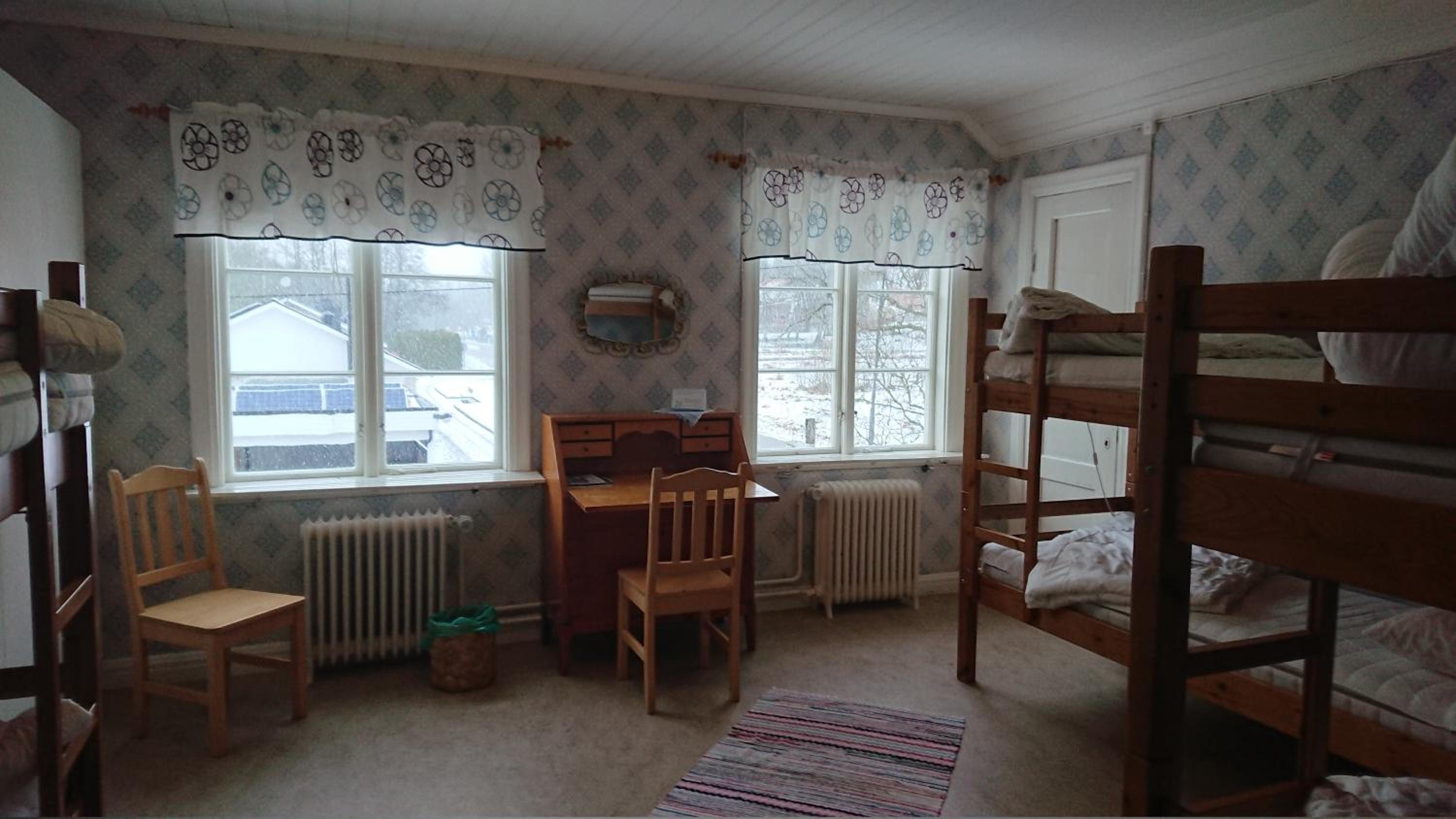 six-Bedroom Economy - Photo 1