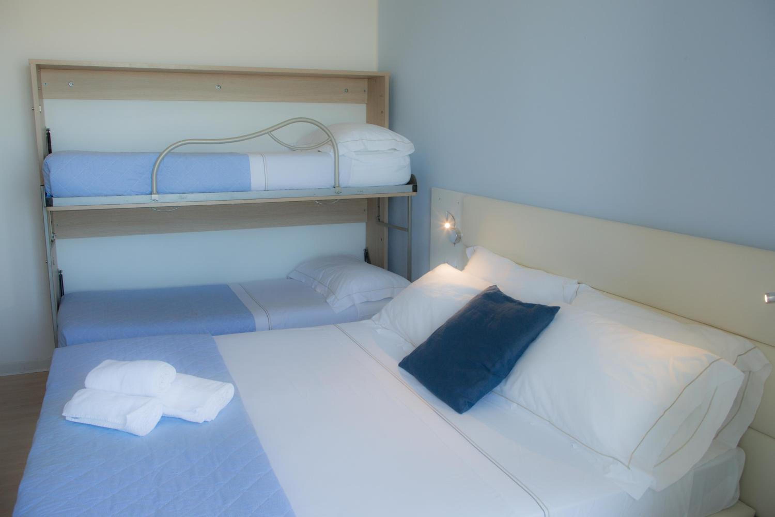 Superior Quadruple Room photo 2