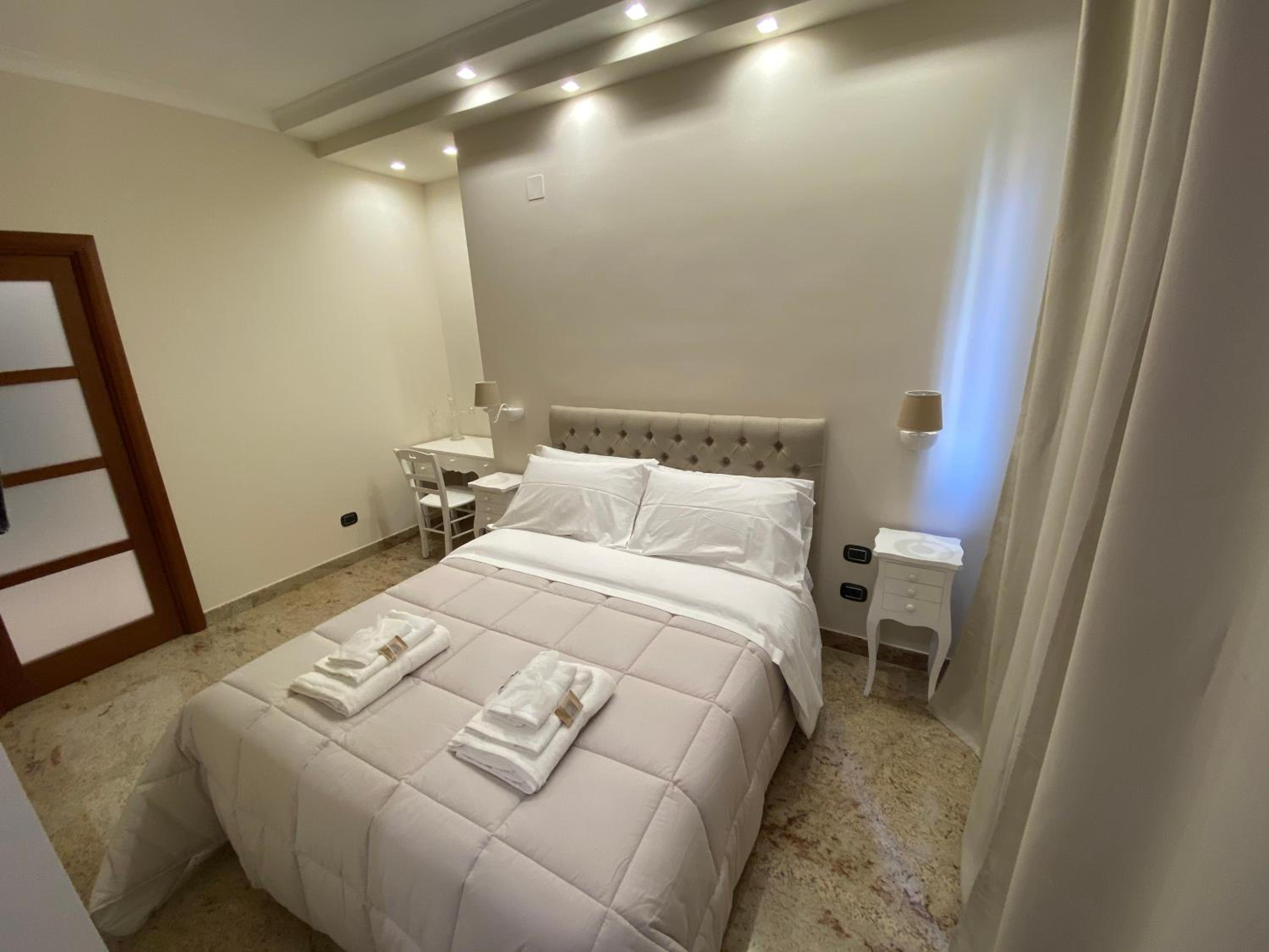Deluxe Double Room with Balcony - Photo 1