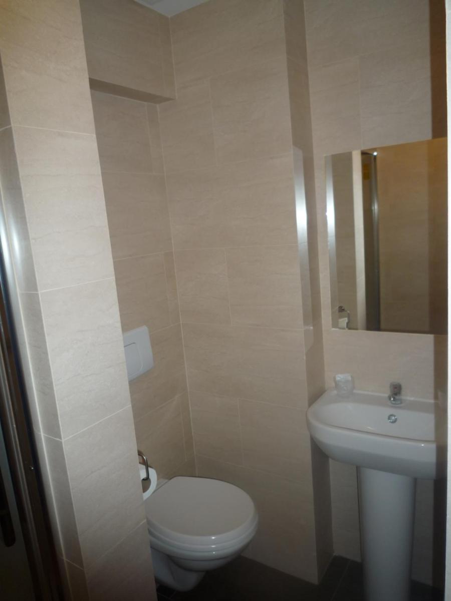 Standard Twin Room - Photo 2