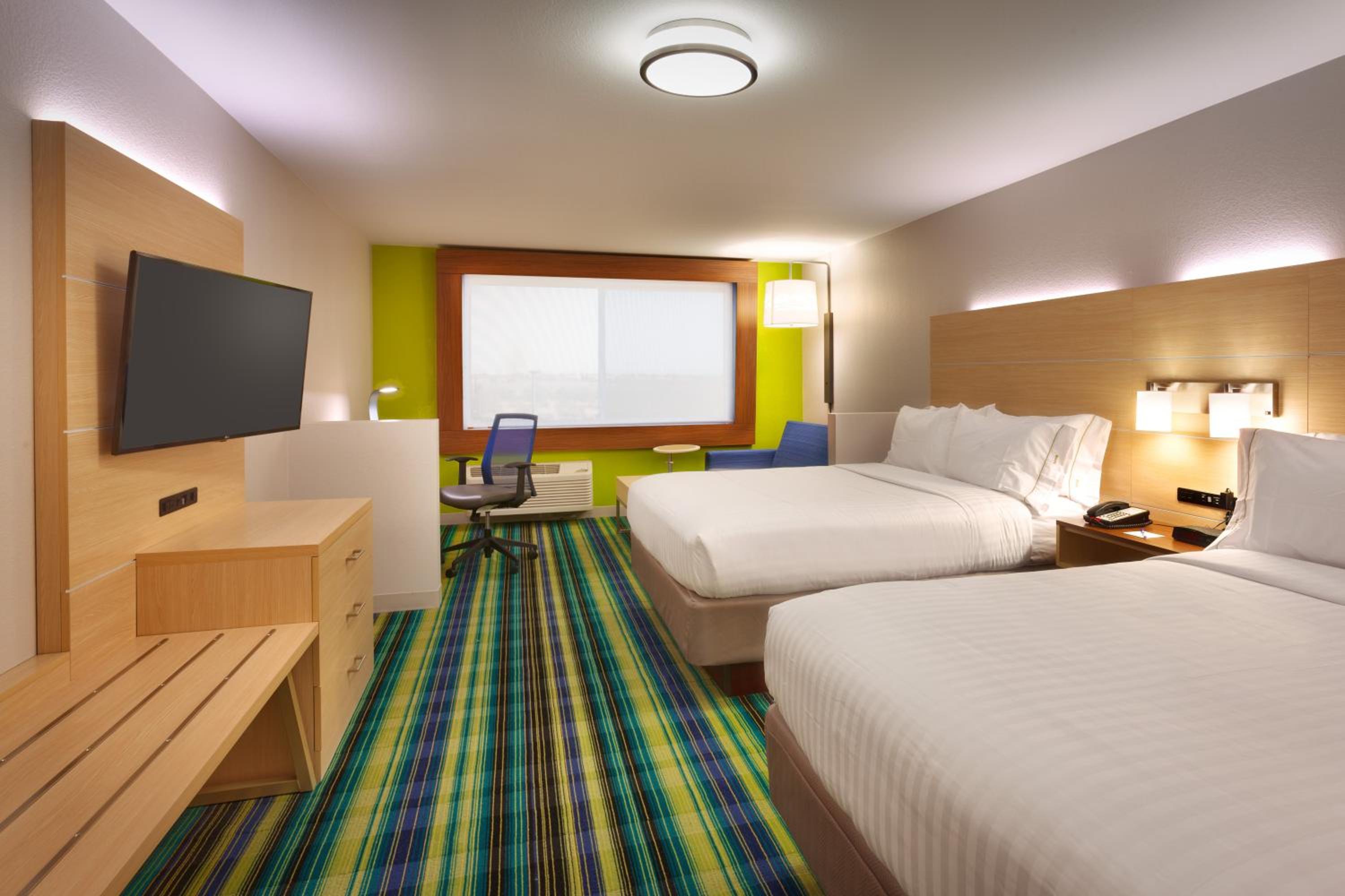 Standard Queen Room with Two Queen Beds and Mobility Accessible Tub